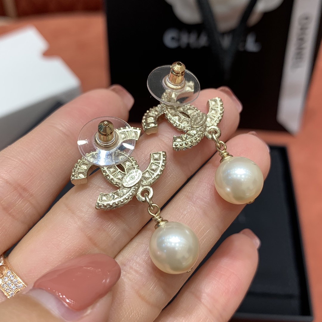 CHANEL Женские серьги CHANEL Женские серьги