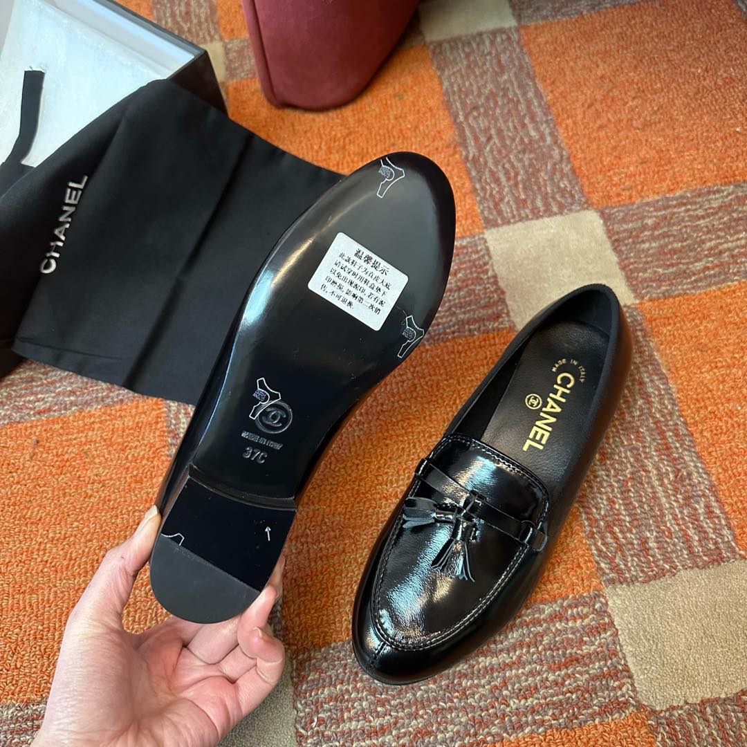 CHANEL Женские кожаные лоферы CHANEL Женские кожаные лоферы