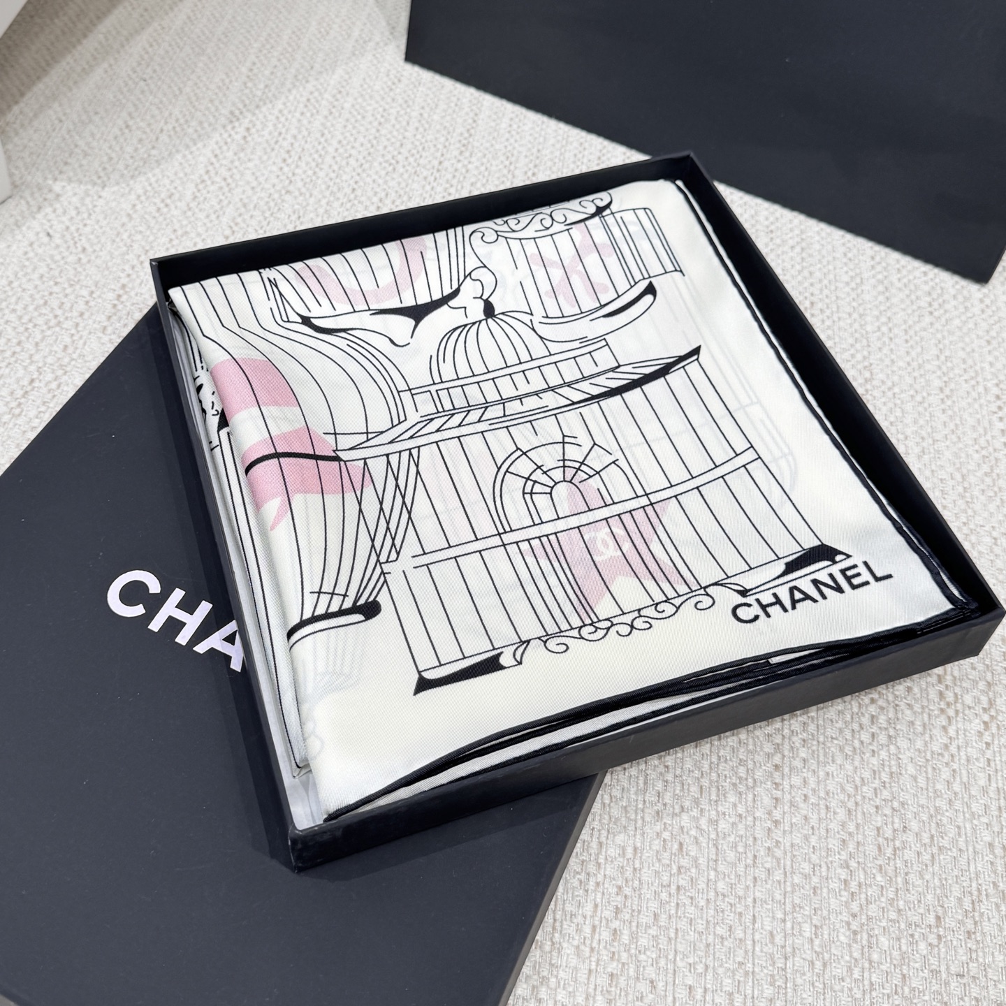 CHANEL Женский платок из шелка CHANEL Женский платок из шелка