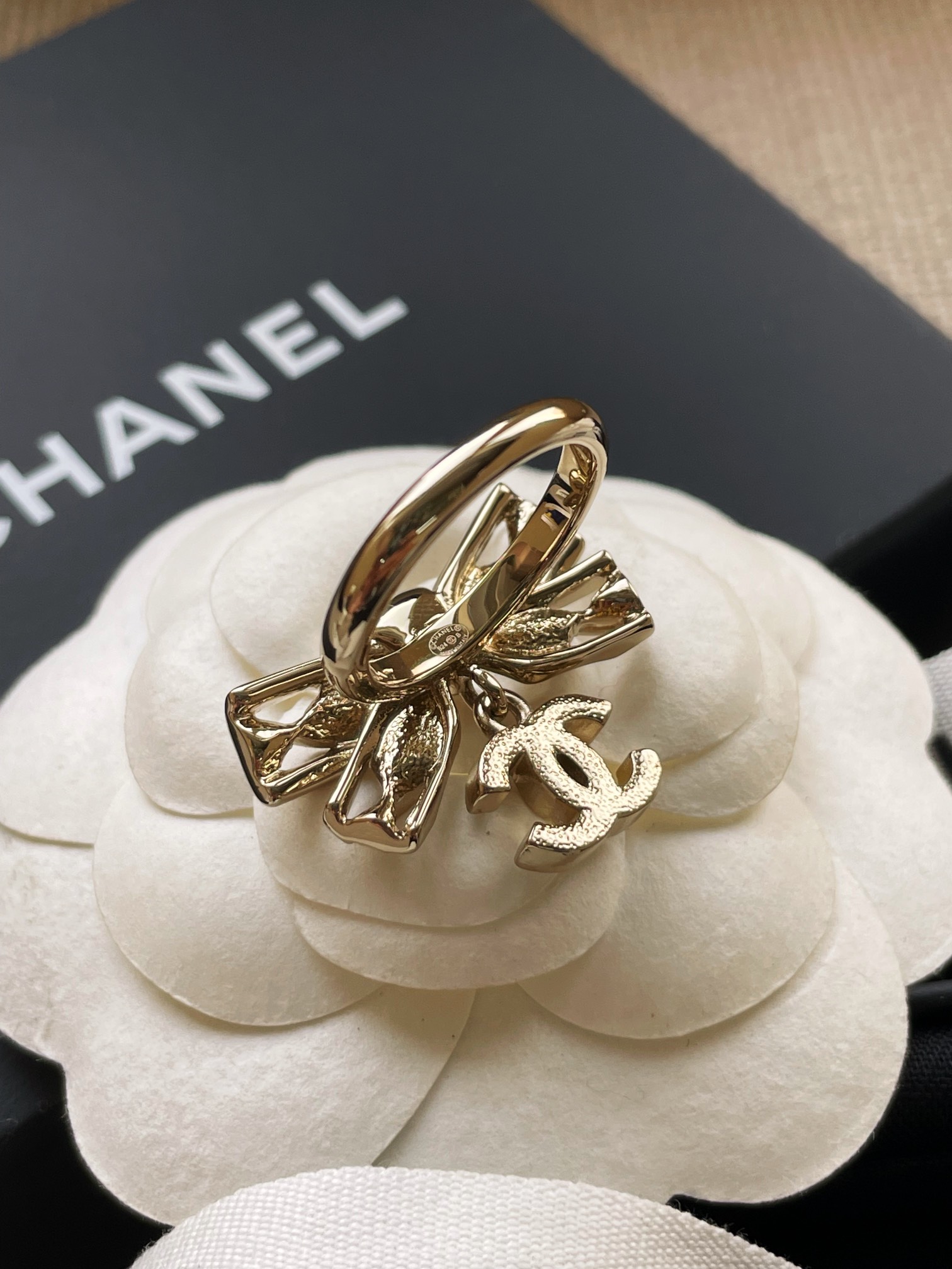 CHANEL Женское кольцо с бантом CHANEL Женское кольцо с бантом