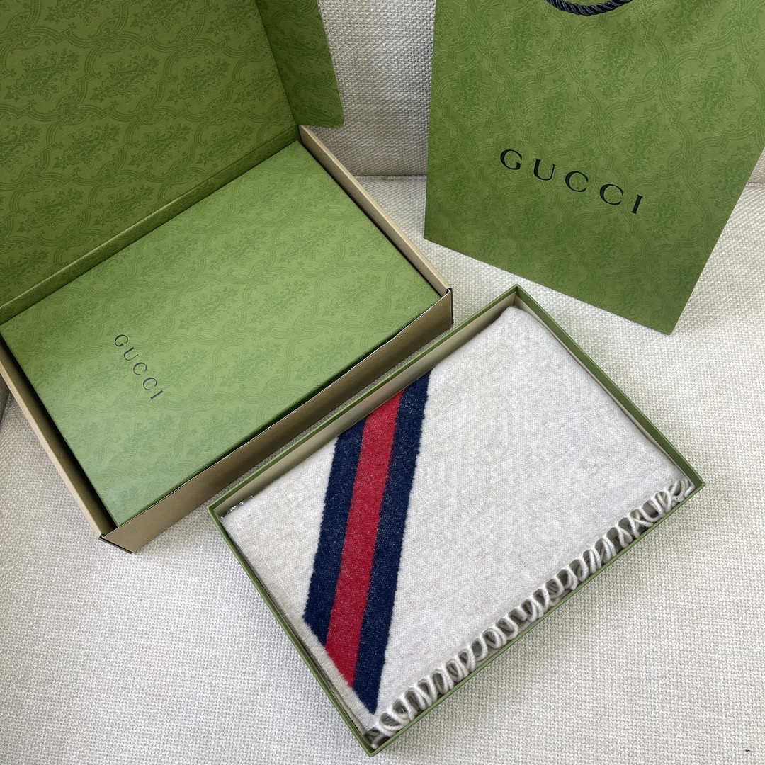 GUCCI Женский шарф из шерсти GUCCI Женский шарф из шерсти