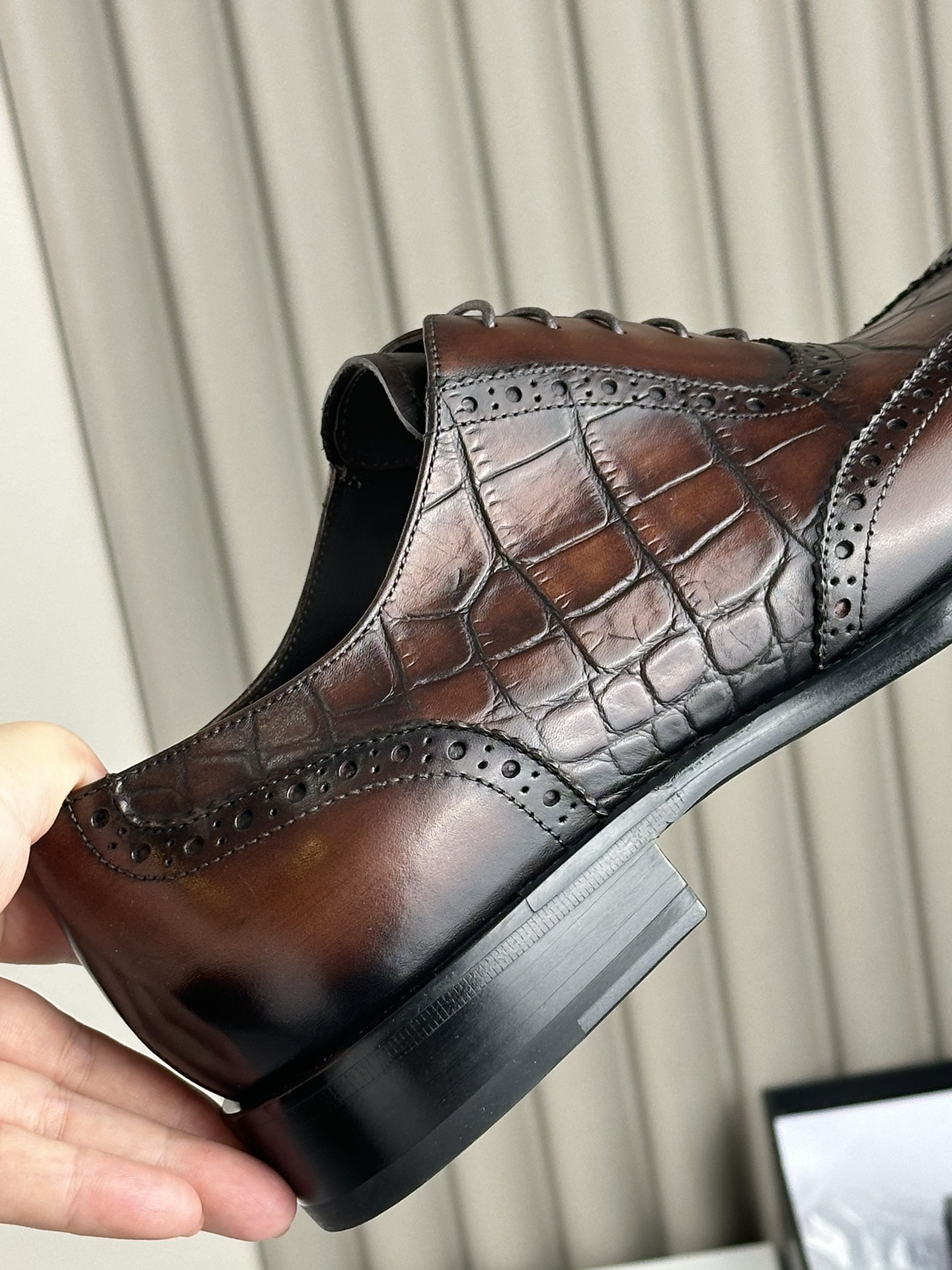 BERLUTI Мужские туфли из коровьей кожи с ручной окраской BERLUTI Мужские туфли из коровьей кожи с ручной окраской