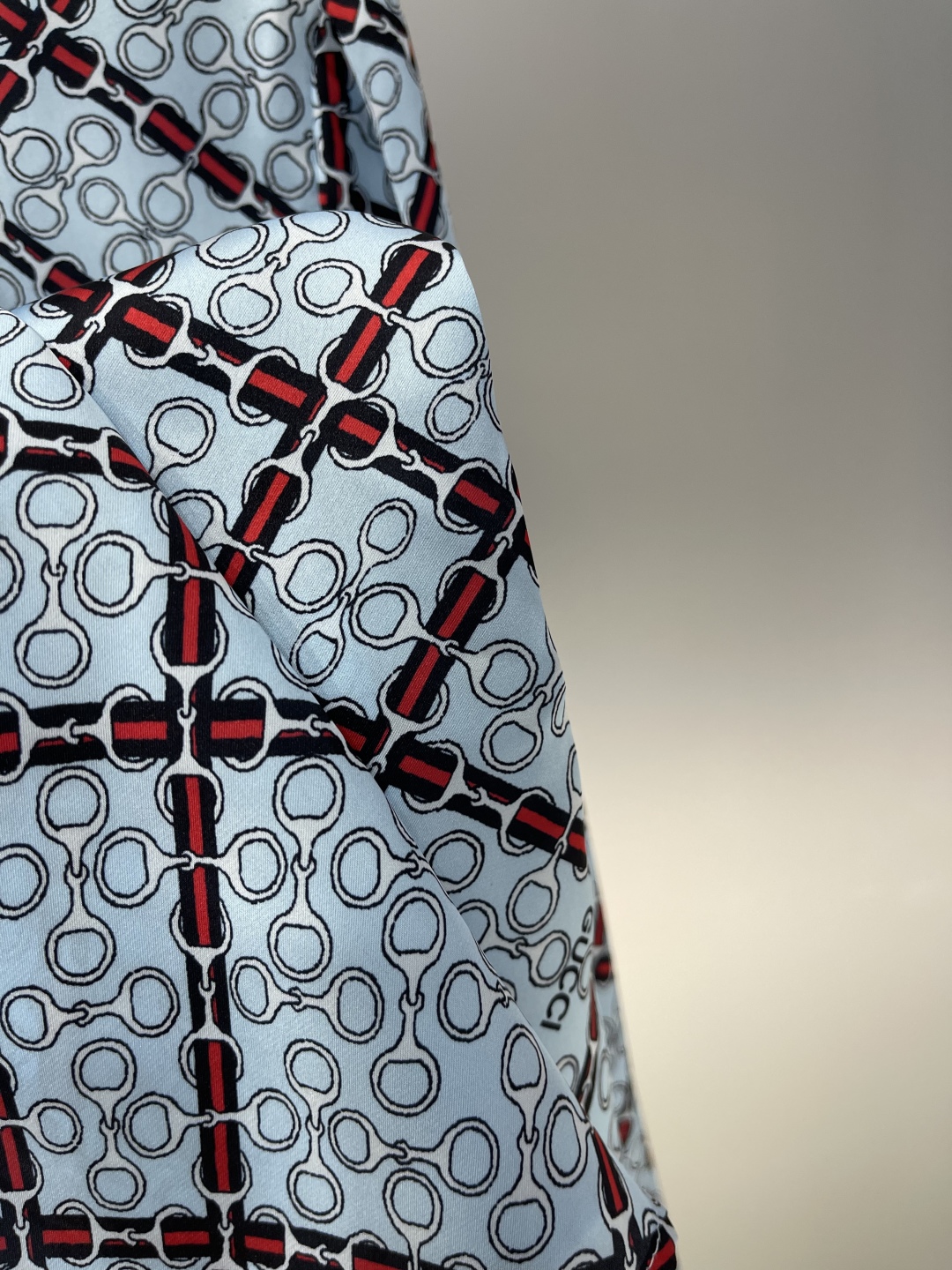 GUCCI Женская рубашка с монограммой GUCCI Женская рубашка с монограммой