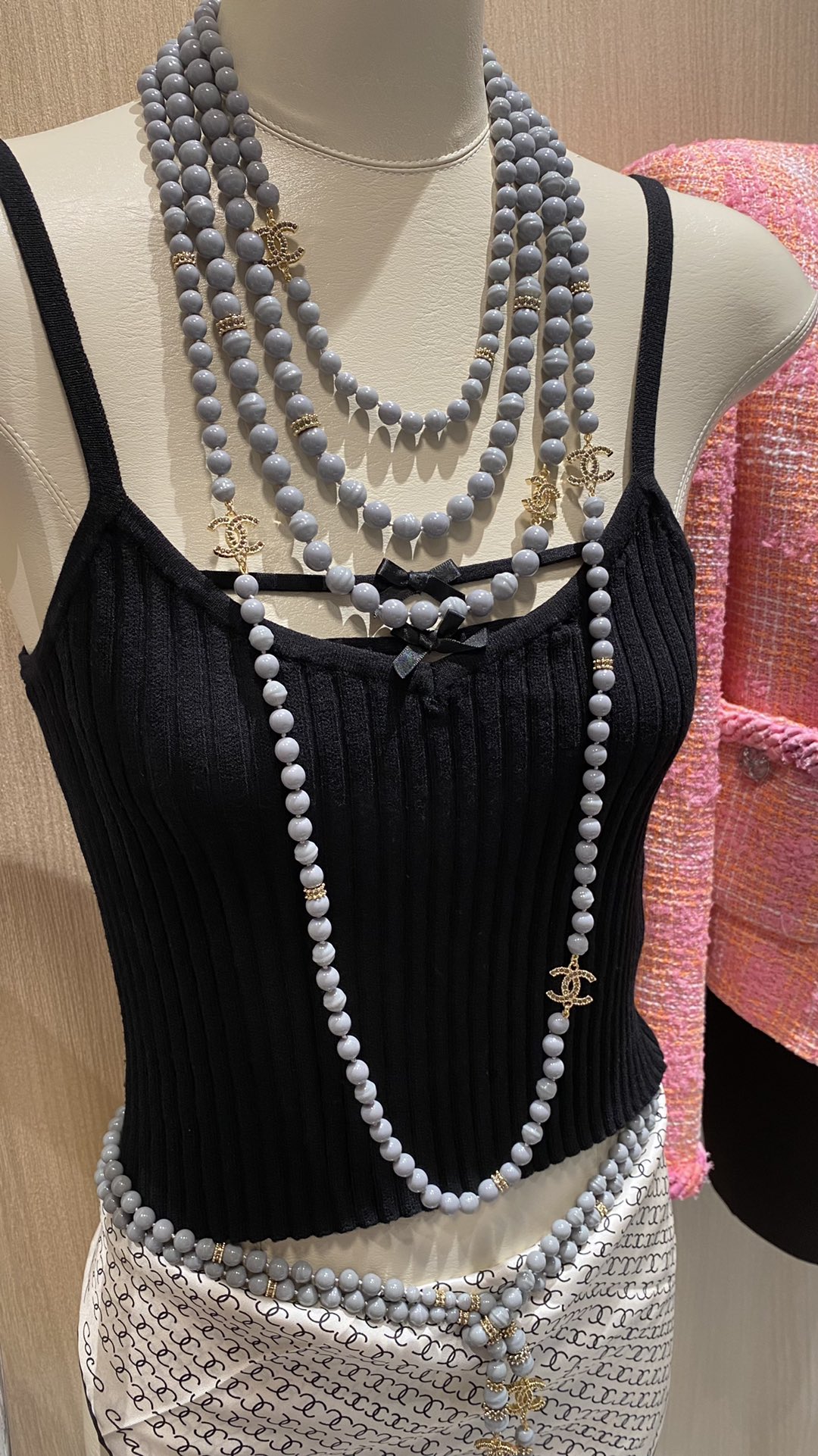 CHANEL Женское дымчатое колье CHANEL Женское дымчатое колье