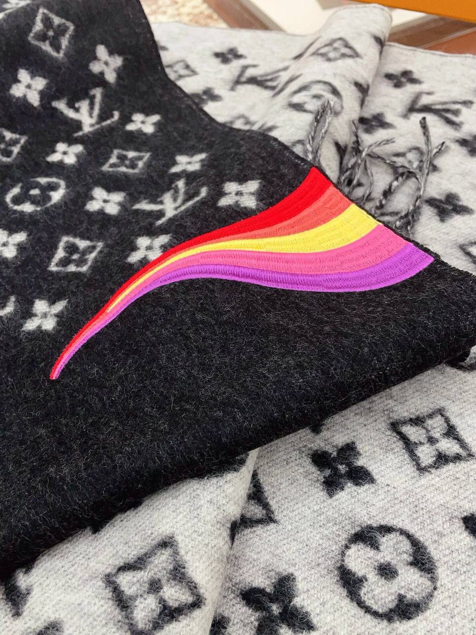 LOUIS VUITTON Мужской шарф LOUIS VUITTON Мужской шарф