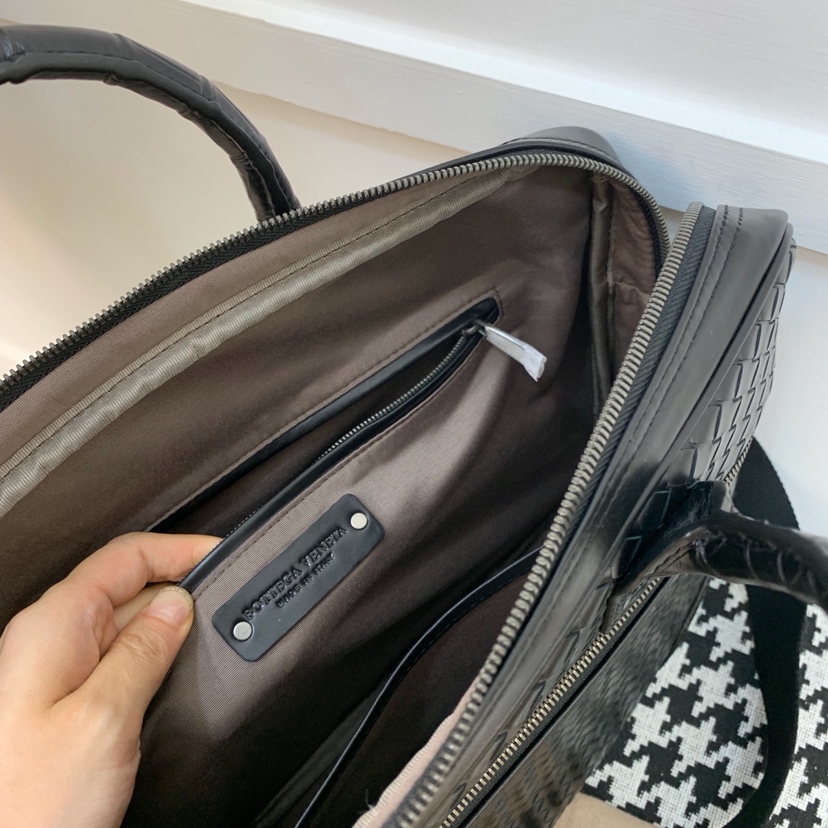 BOTTEGA VENETA Мужской Портфель крокодил и кожа BOTTEGA VENETA Мужской Портфель крокодил и кожа