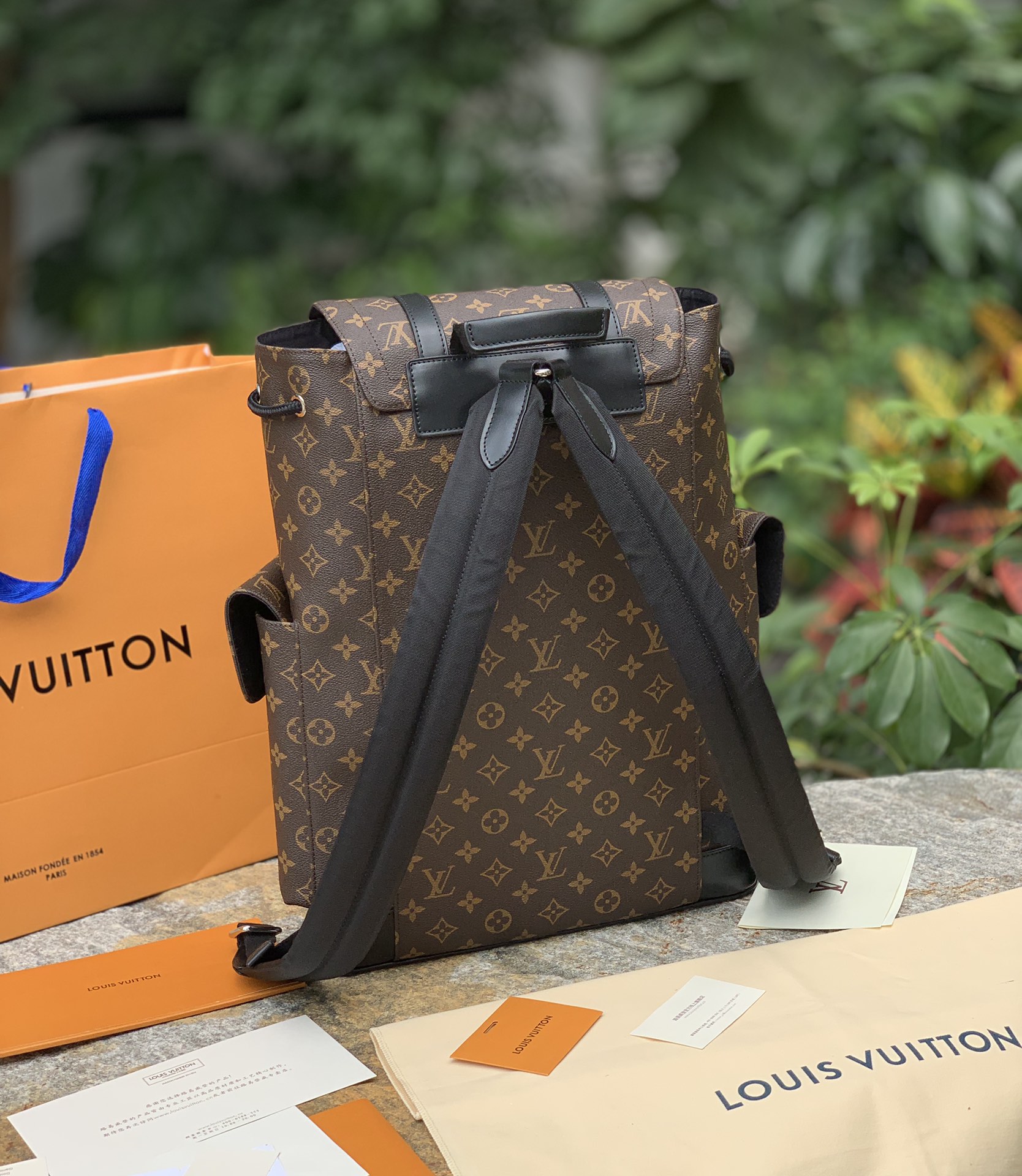 LOUIS VUITTON Мужской рюкзак Christopher MM с ремешками LOUIS VUITTON Мужской рюкзак Christopher MM с ремешками