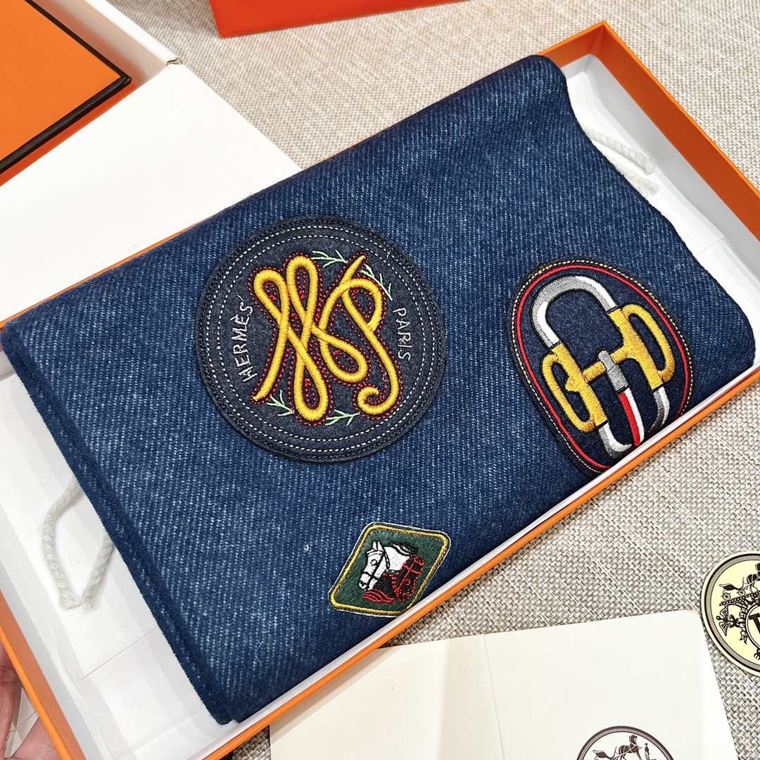 HERMES Женский шарф из кашемира HERMES Женский шарф из кашемира