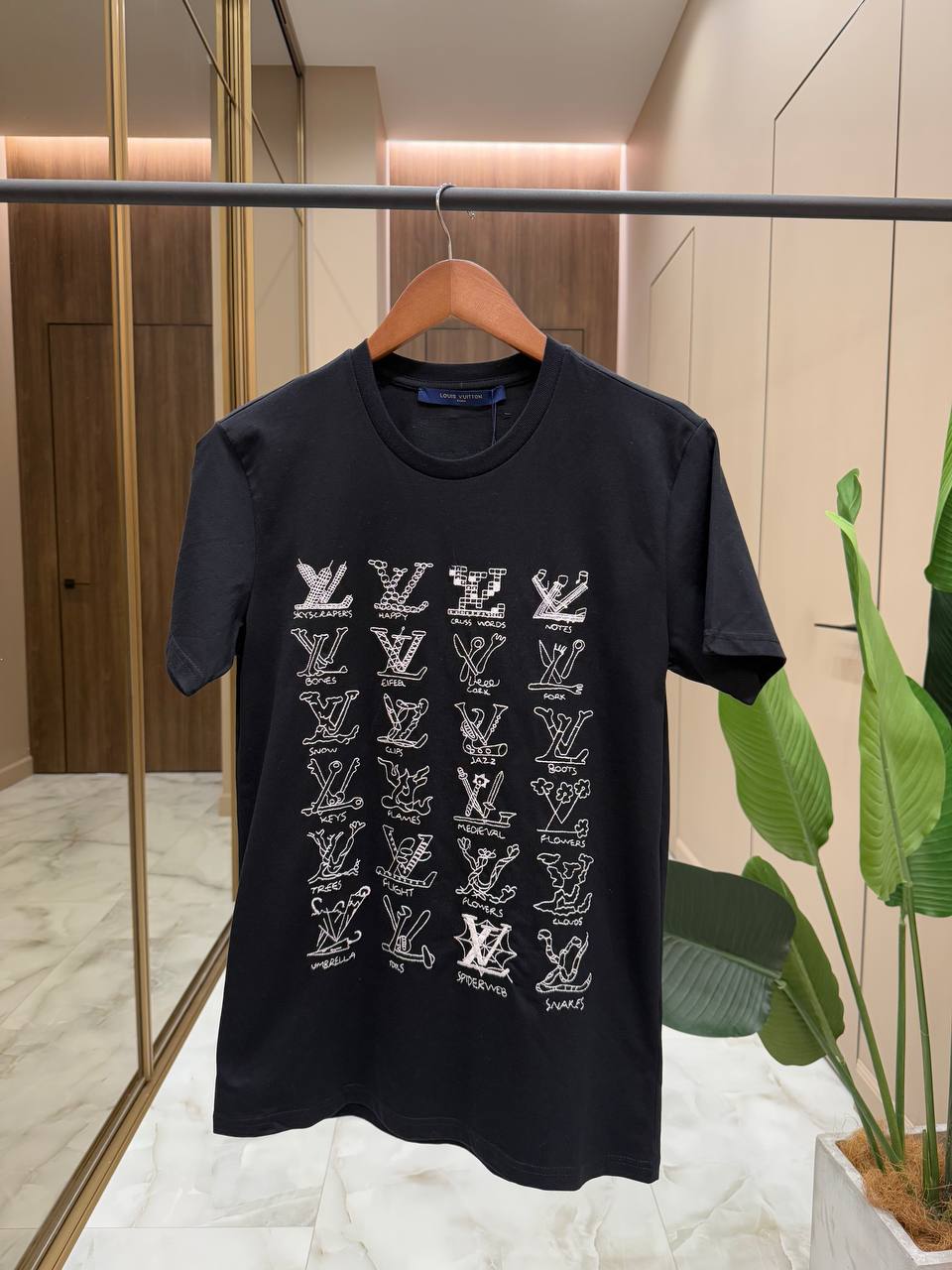 LOUIS VUITTON Мужская футболка с принтом LV LOUIS VUITTON Мужская футболка с принтом LV