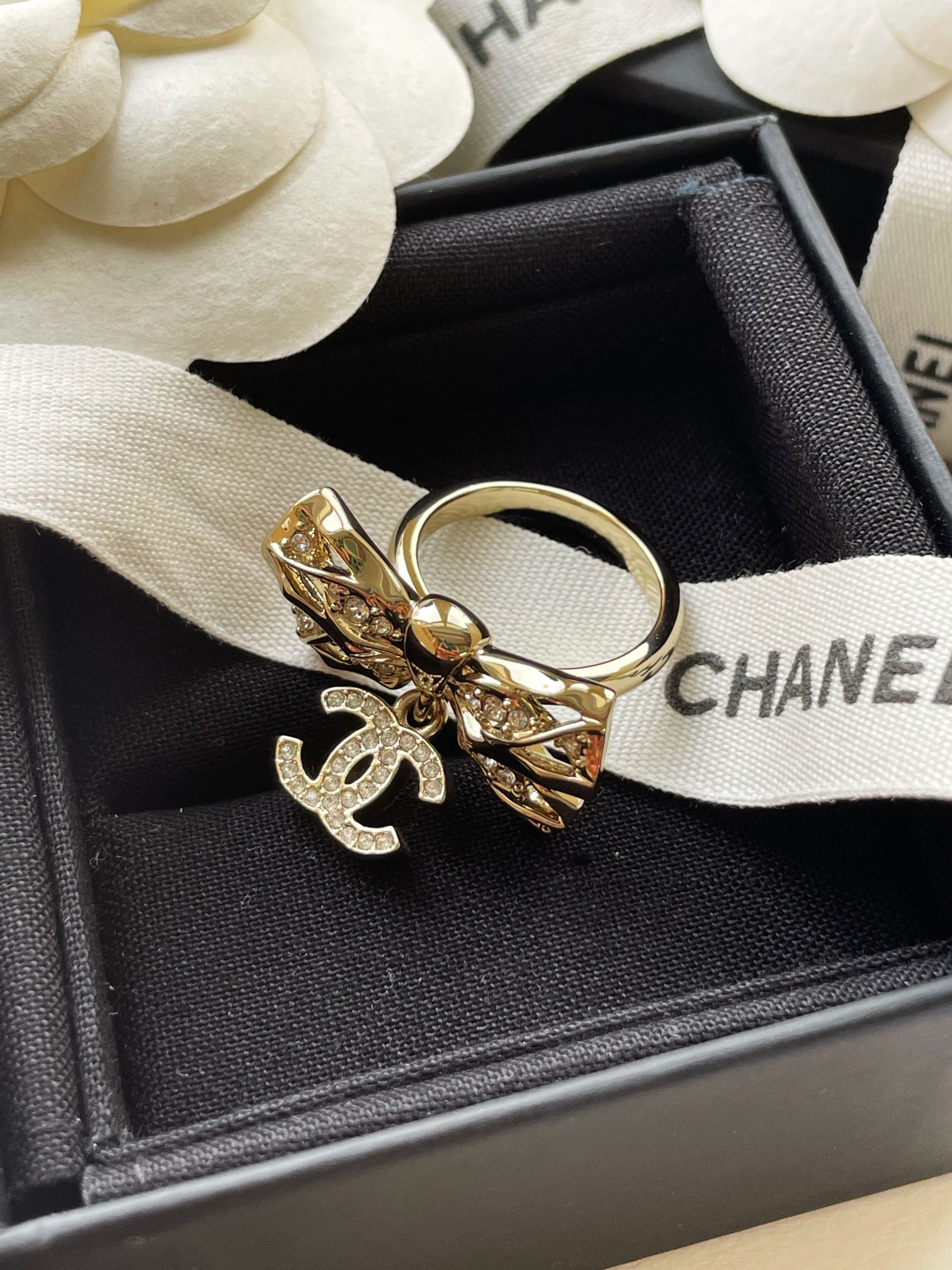 CHANEL Женское кольцо с бантом CHANEL Женское кольцо с бантом