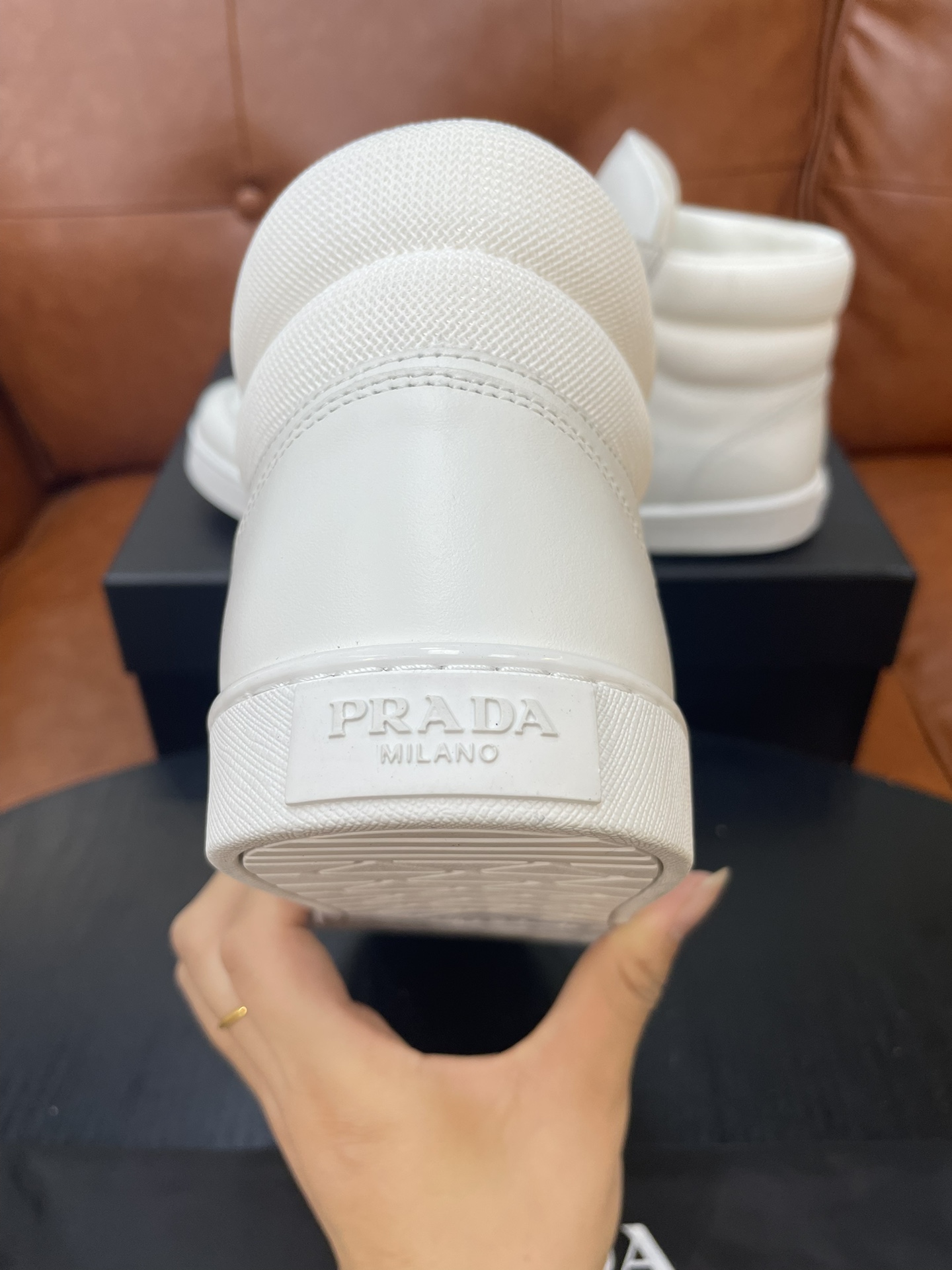 PRADA Мужские кроссовки из воловьей кожи PRADA Мужские кроссовки из воловьей кожи