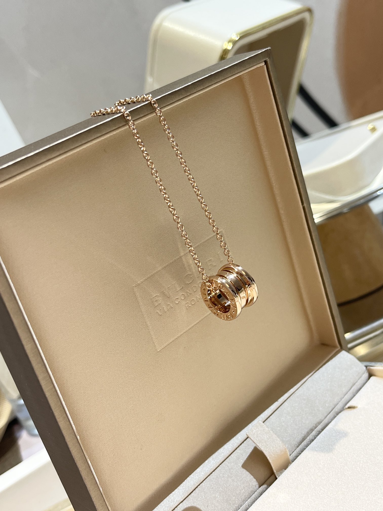 BVLGARI Женское колье B.ZERO 1 розовое золото BVLGARI Женское колье B.ZERO 1 розовое золото