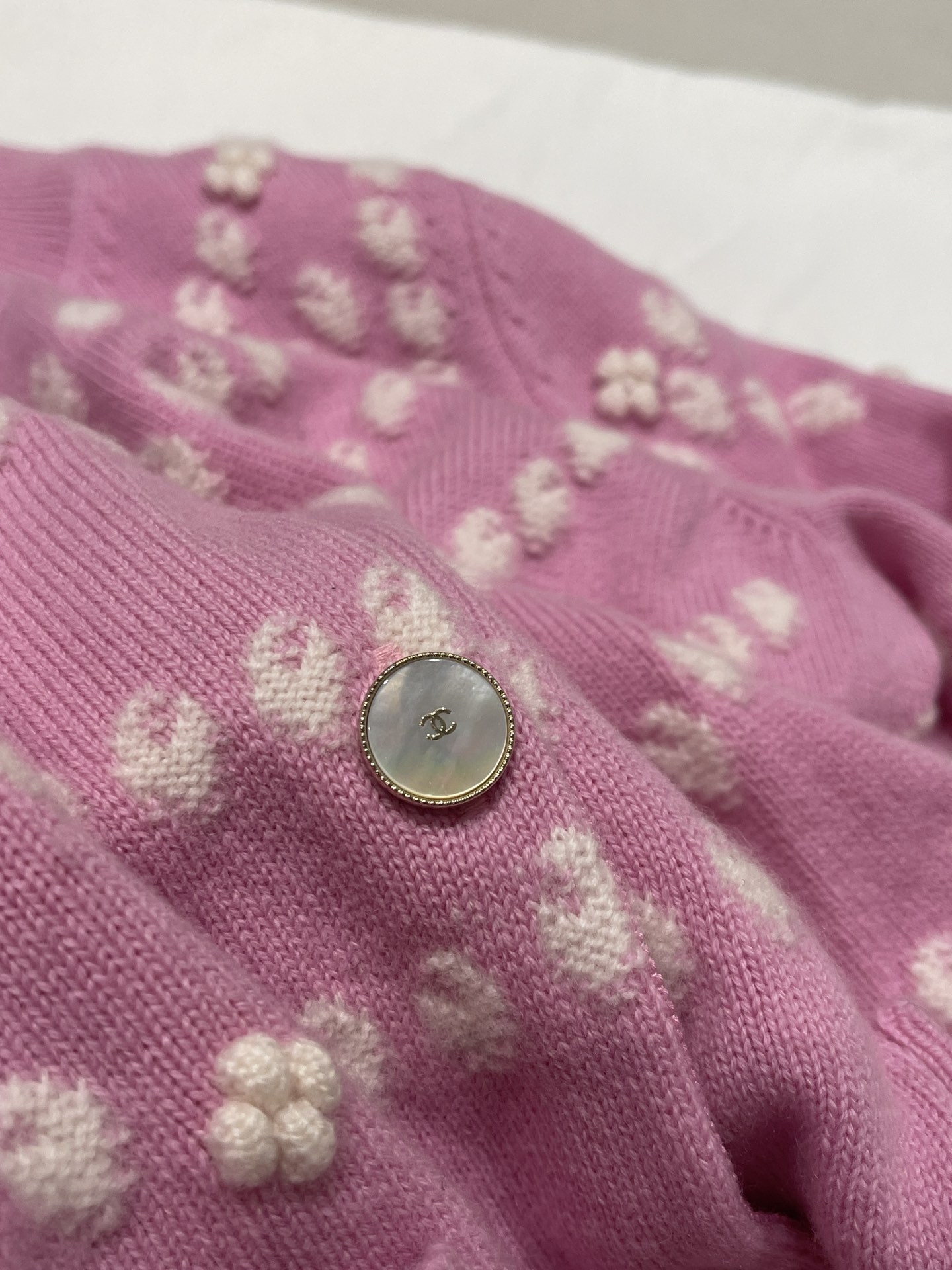 CHANEL Женский кардиган из кашемира CHANEL Женский кардиган из кашемира