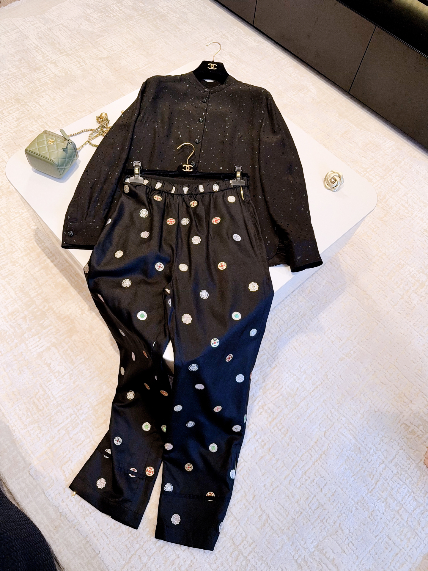 CHANEL Женские шелковые брюки в горошек CHANEL Женские шелковые брюки в горошек