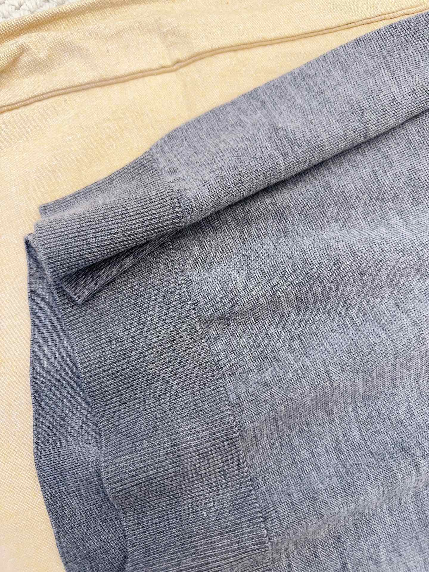 GUCCI Женский шерстяной пуловер GUCCI Женский шерстяной пуловер