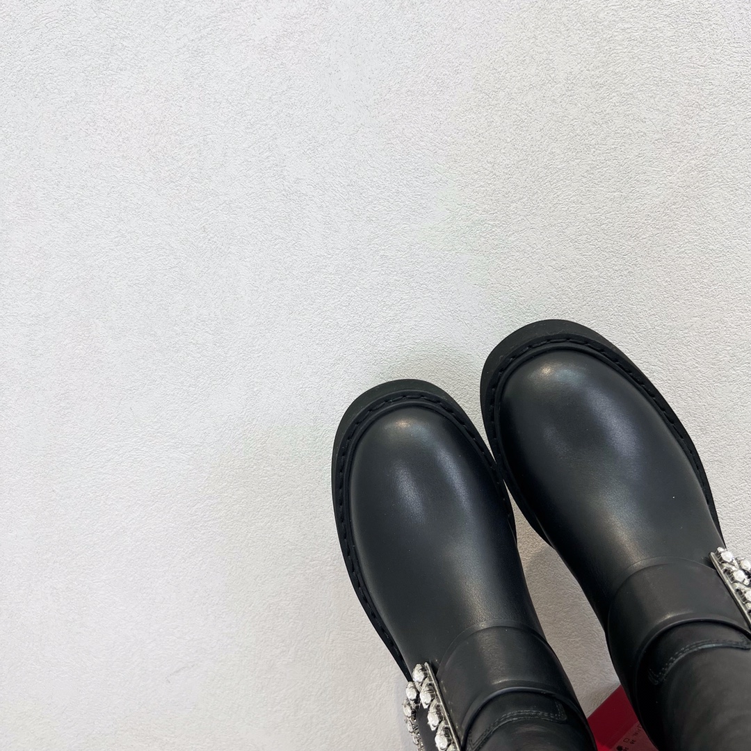 ROGER VIVIER Женские сапоги из коровьей кожи ROGER VIVIER Женские сапоги из коровьей кожи