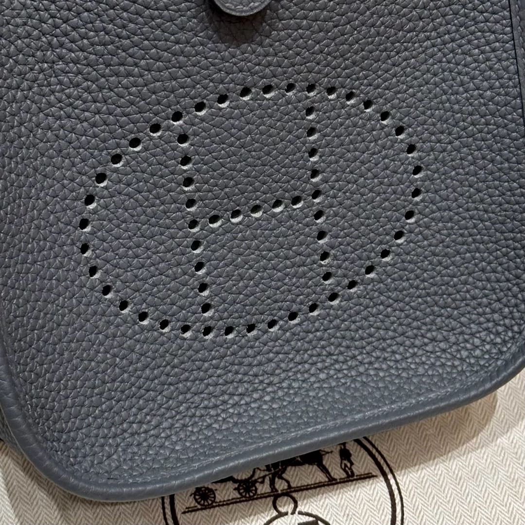 HERMES Женская сумка Evelyne 16 см H0 Clemence HERMES Женская сумка Evelyne 16 см H0 Clemence