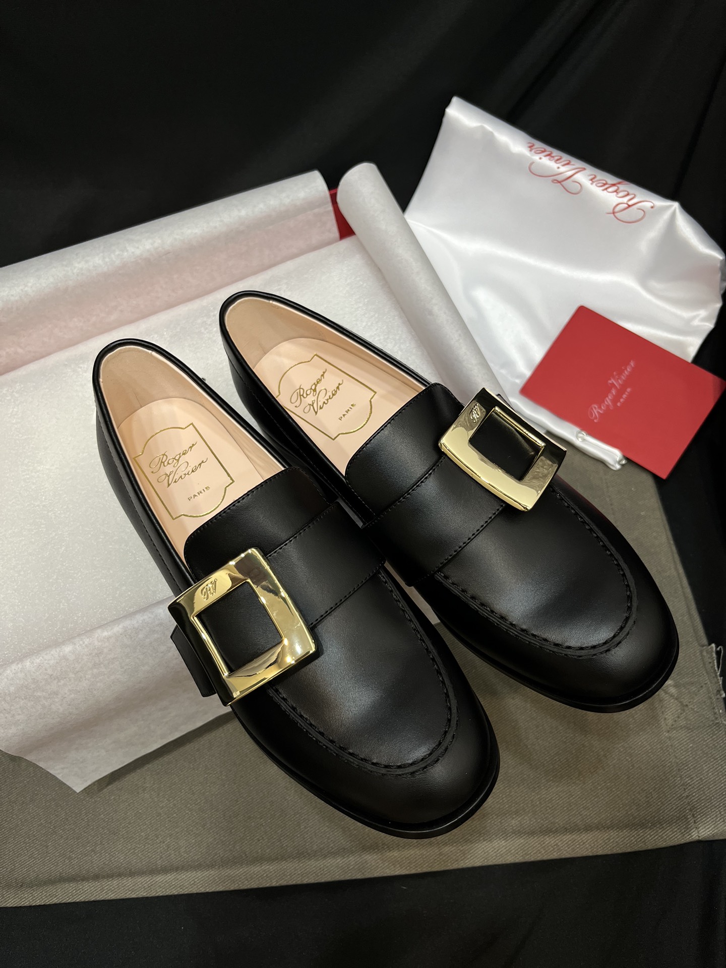 ROGER VIVIER Женские лоферы с пряжкой ROGER VIVIER Женские лоферы с пряжкой