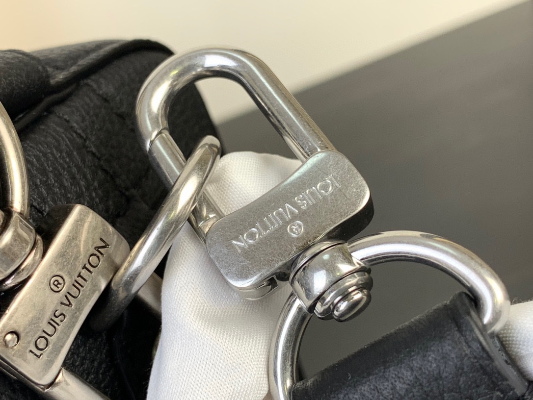 LOUIS VUITTON Мужская сумка M11615 Soul Trunk East West LOUIS VUITTON Мужская сумка M11615 Soul Trunk East West