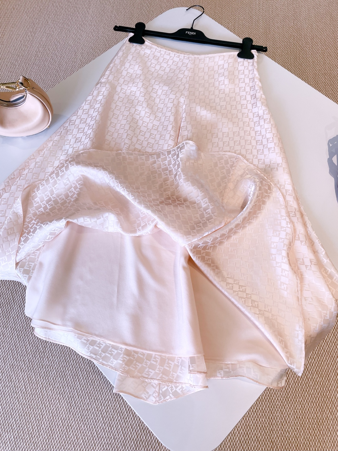 FENDI Женская атласная юбка FENDI Женская атласная юбка