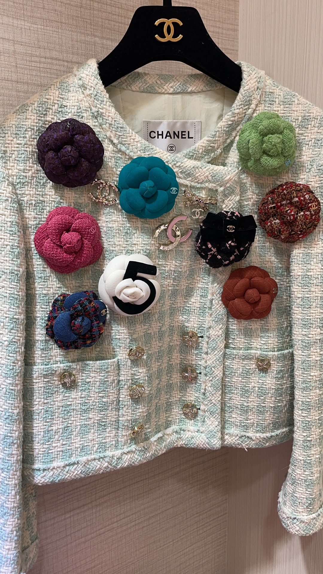 CHANEL Женская брошь Камелия CHANEL Женская брошь Камелия