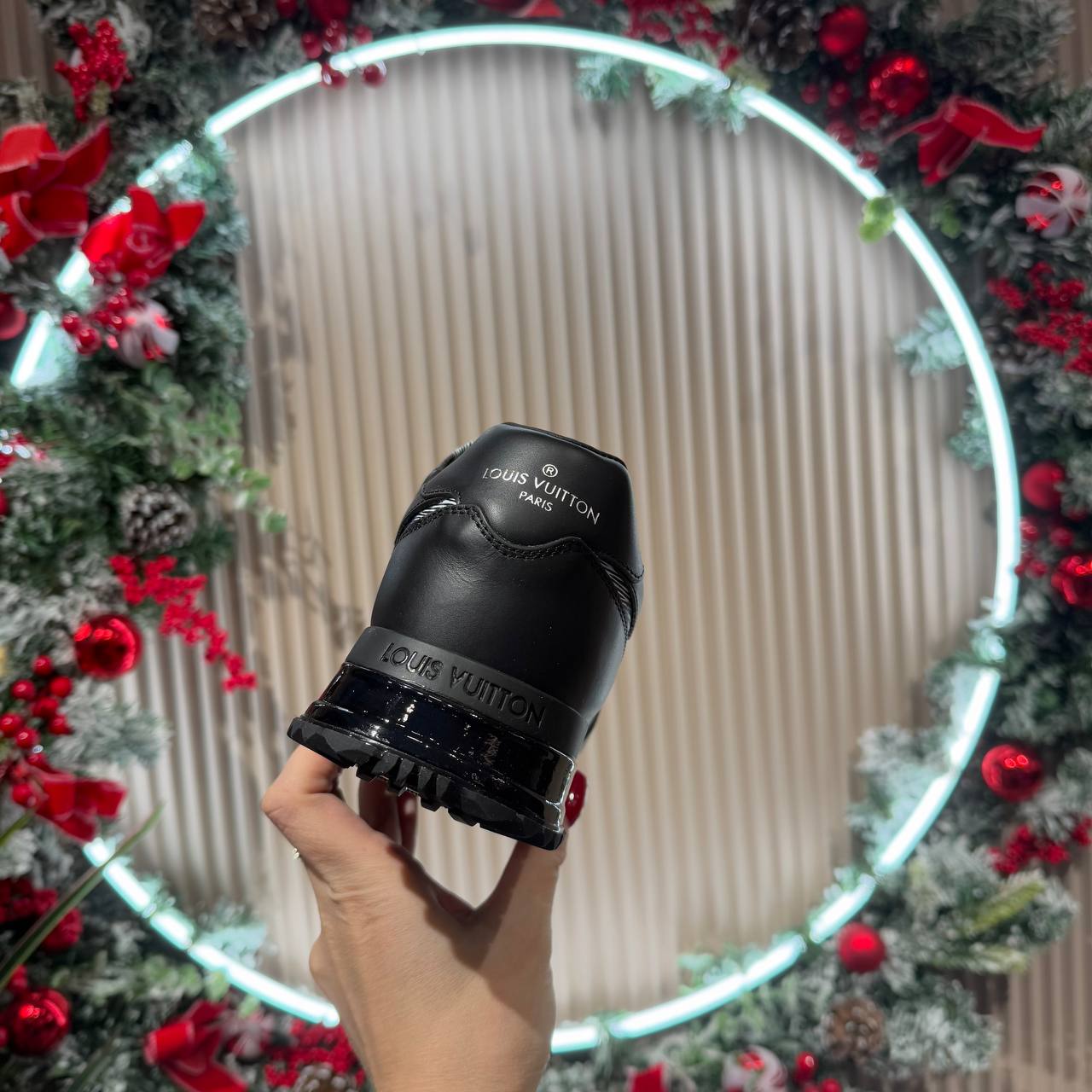 LOUIS VUITTON Мужские кроссовки LOUIS VUITTON Мужские кроссовки