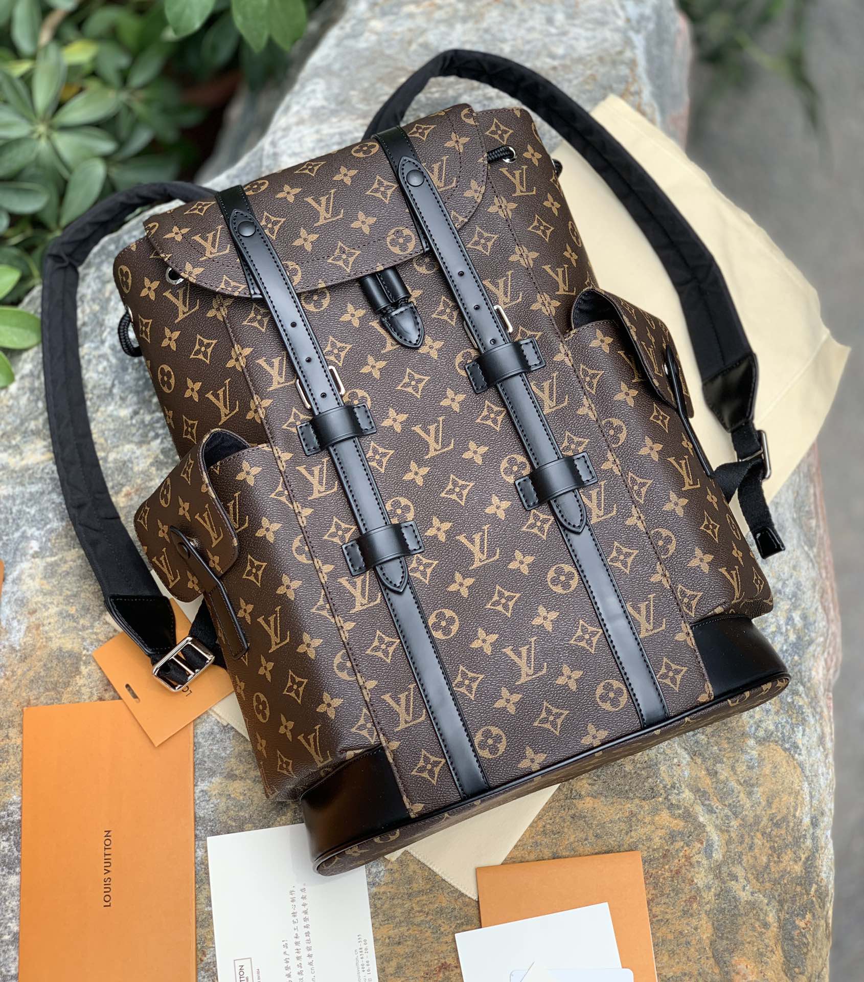 LOUIS VUITTON Мужской рюкзак Christopher MM с ремешками LOUIS VUITTON Мужской рюкзак Christopher MM с ремешками