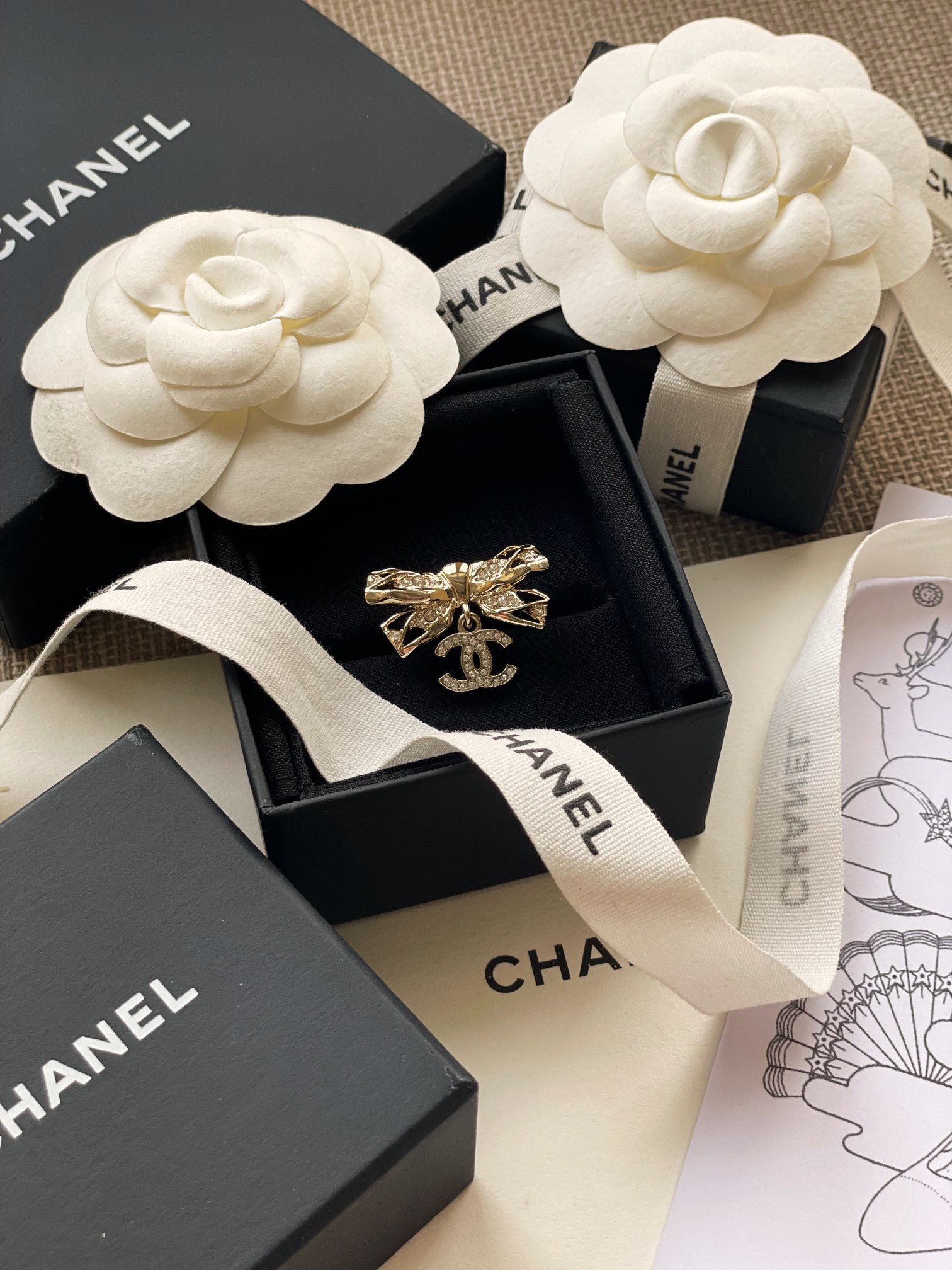 CHANEL Женское кольцо с бантом CHANEL Женское кольцо с бантом