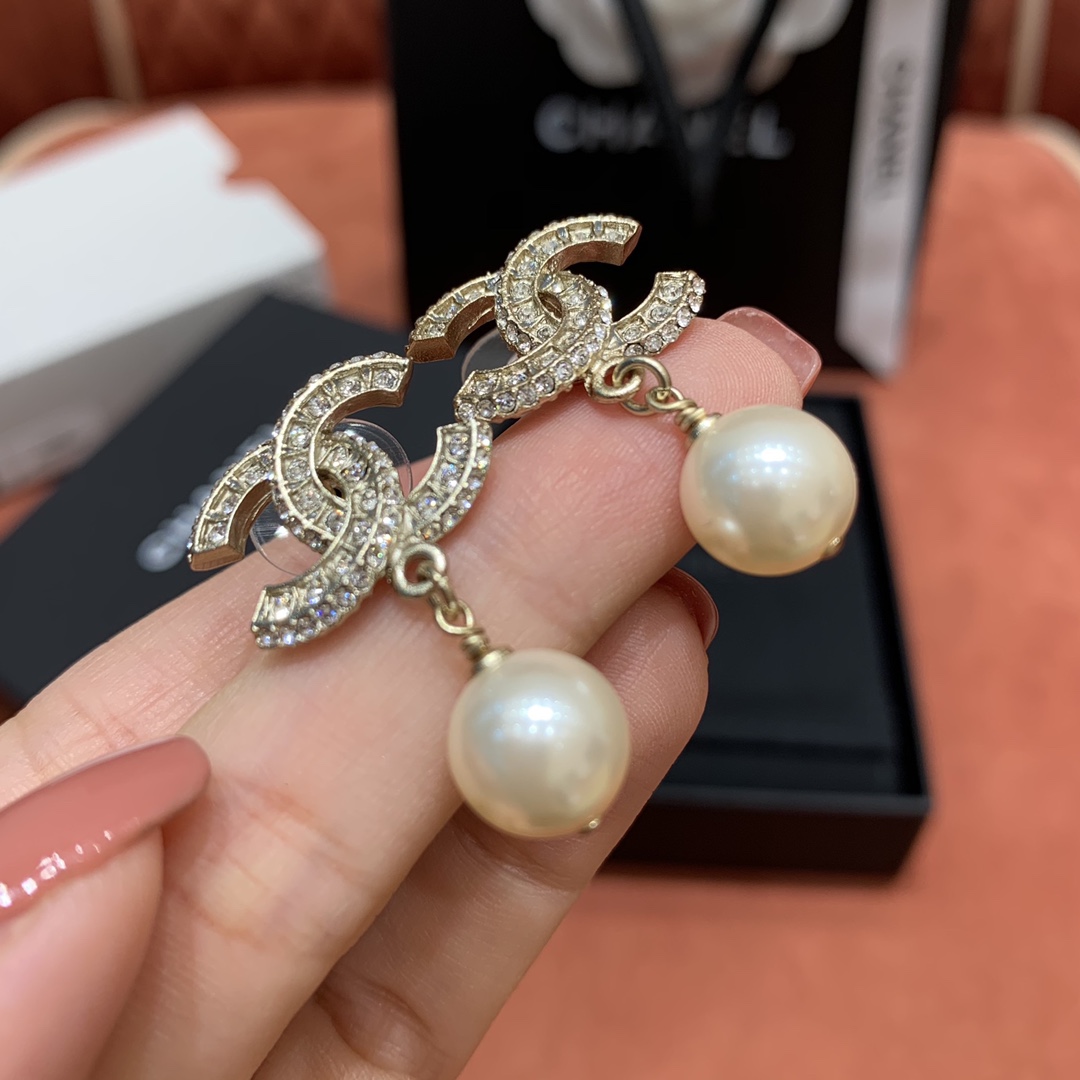 CHANEL Женские серьги CHANEL Женские серьги