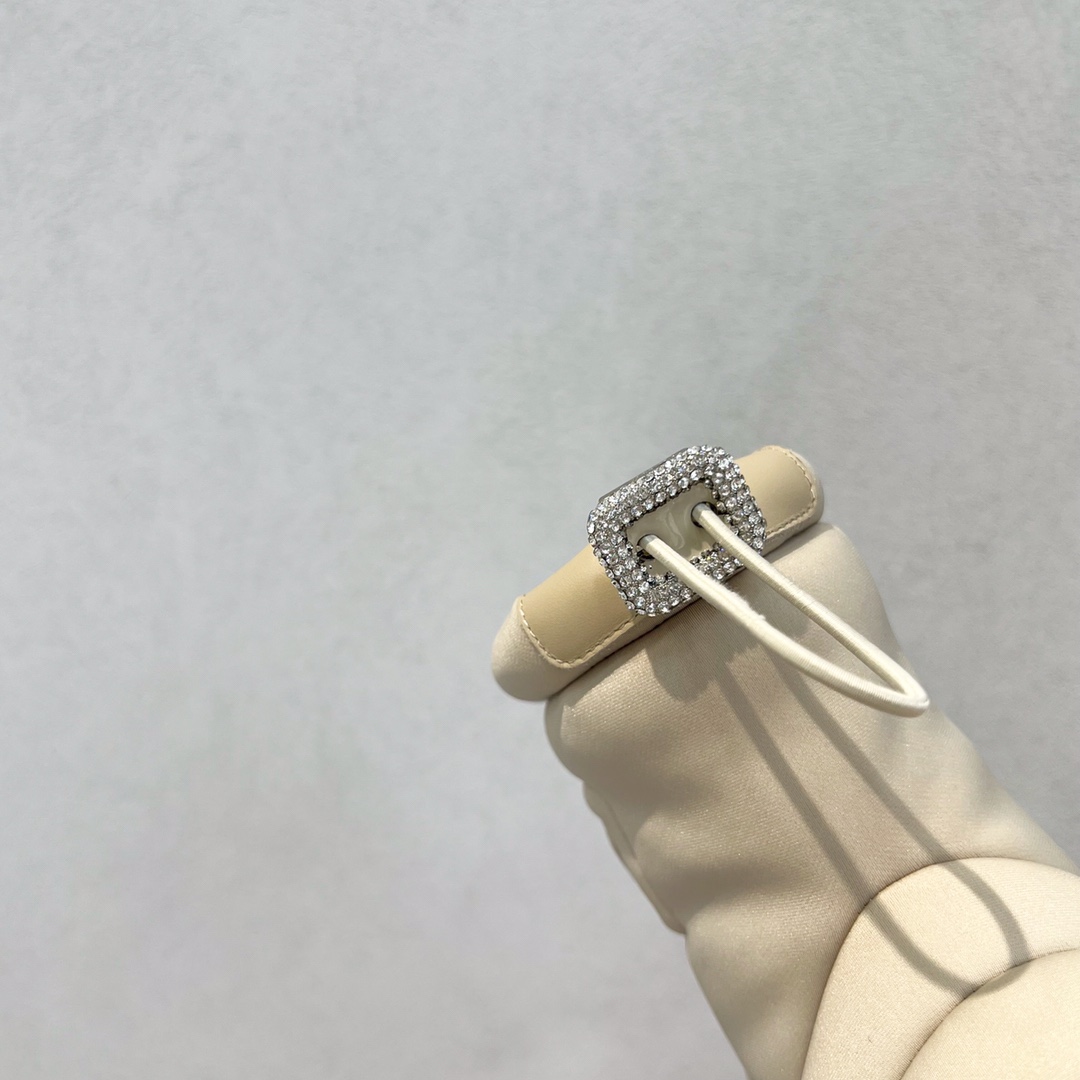 ROGER VIVIER Женские угги на шнуровке ROGER VIVIER Женские угги на шнуровке