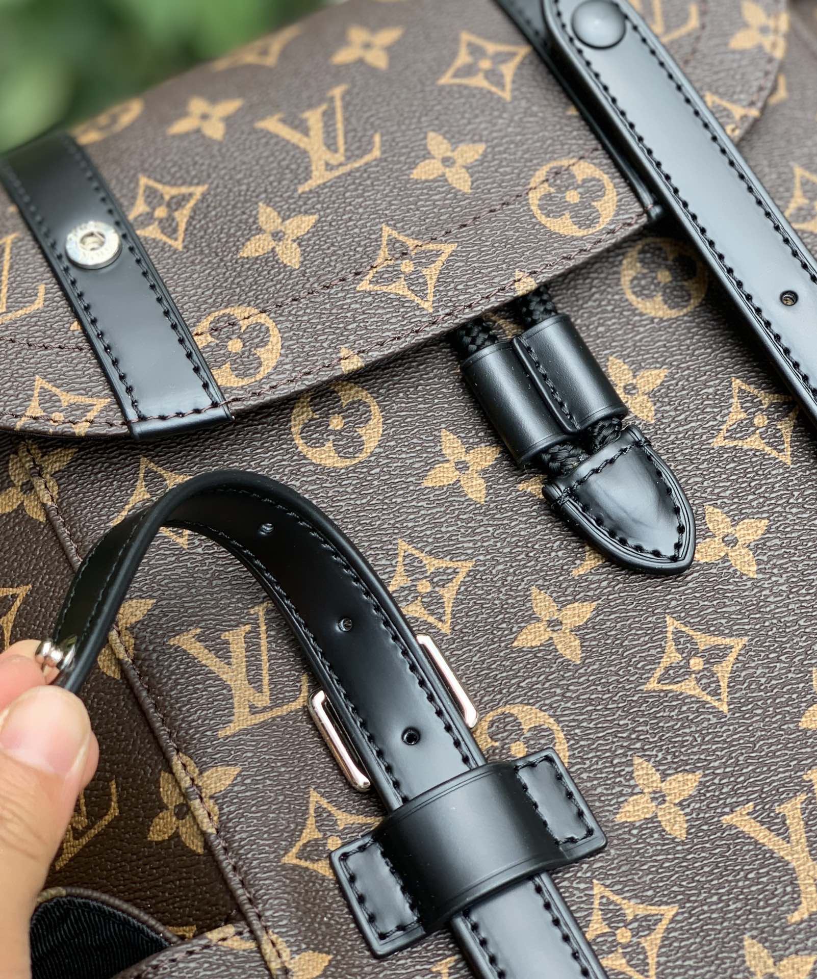 LOUIS VUITTON Мужской рюкзак Christopher MM с ремешками LOUIS VUITTON Мужской рюкзак Christopher MM с ремешками