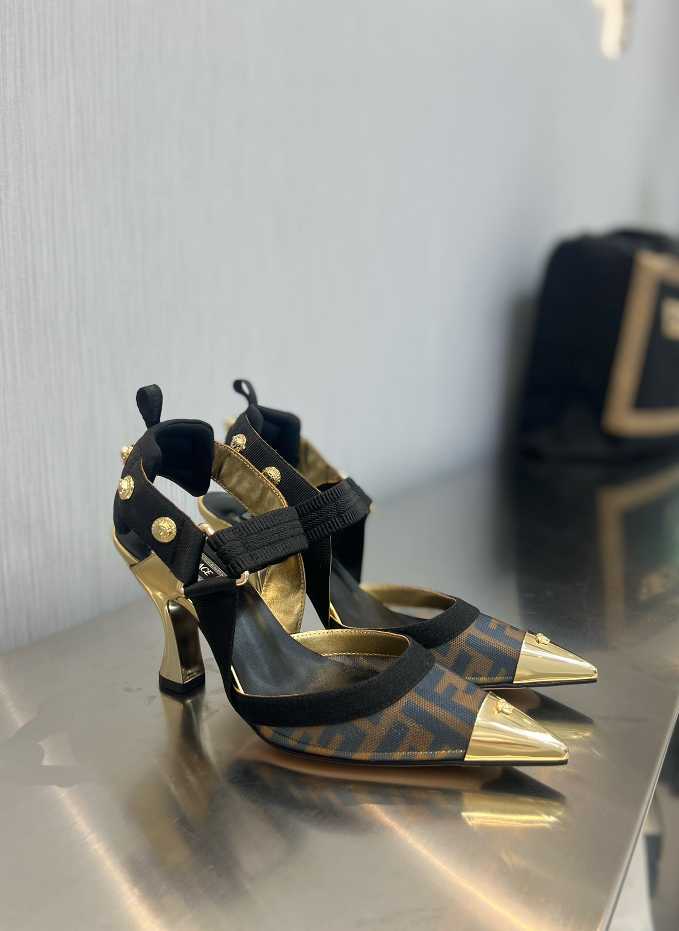 FENDI Женские туфли FENDI Женские туфли