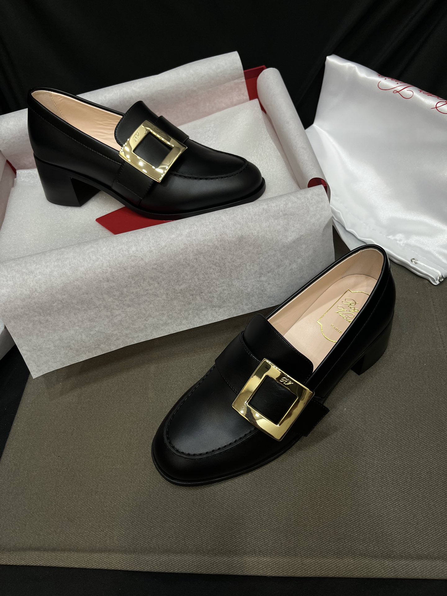 ROGER VIVIER Женские лоферы с пряжкой ROGER VIVIER Женские лоферы с пряжкой