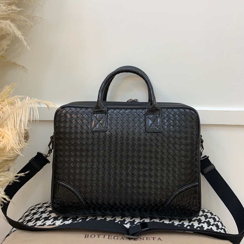 BOTTEGA VENETA Мужской Портфель крокодил и кожа BOTTEGA VENETA Мужской Портфель крокодил и кожа