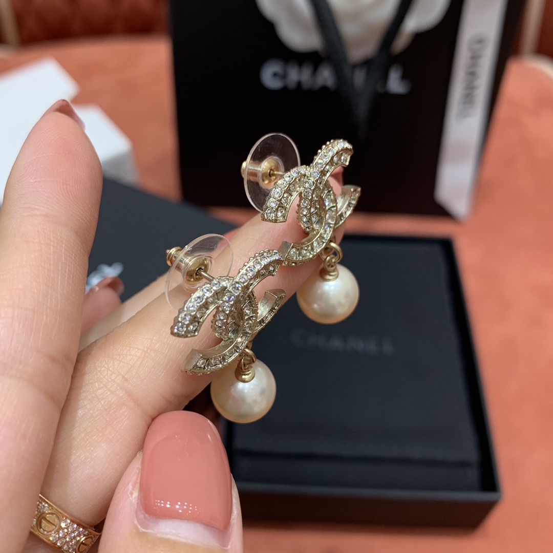 CHANEL Женские серьги CHANEL Женские серьги