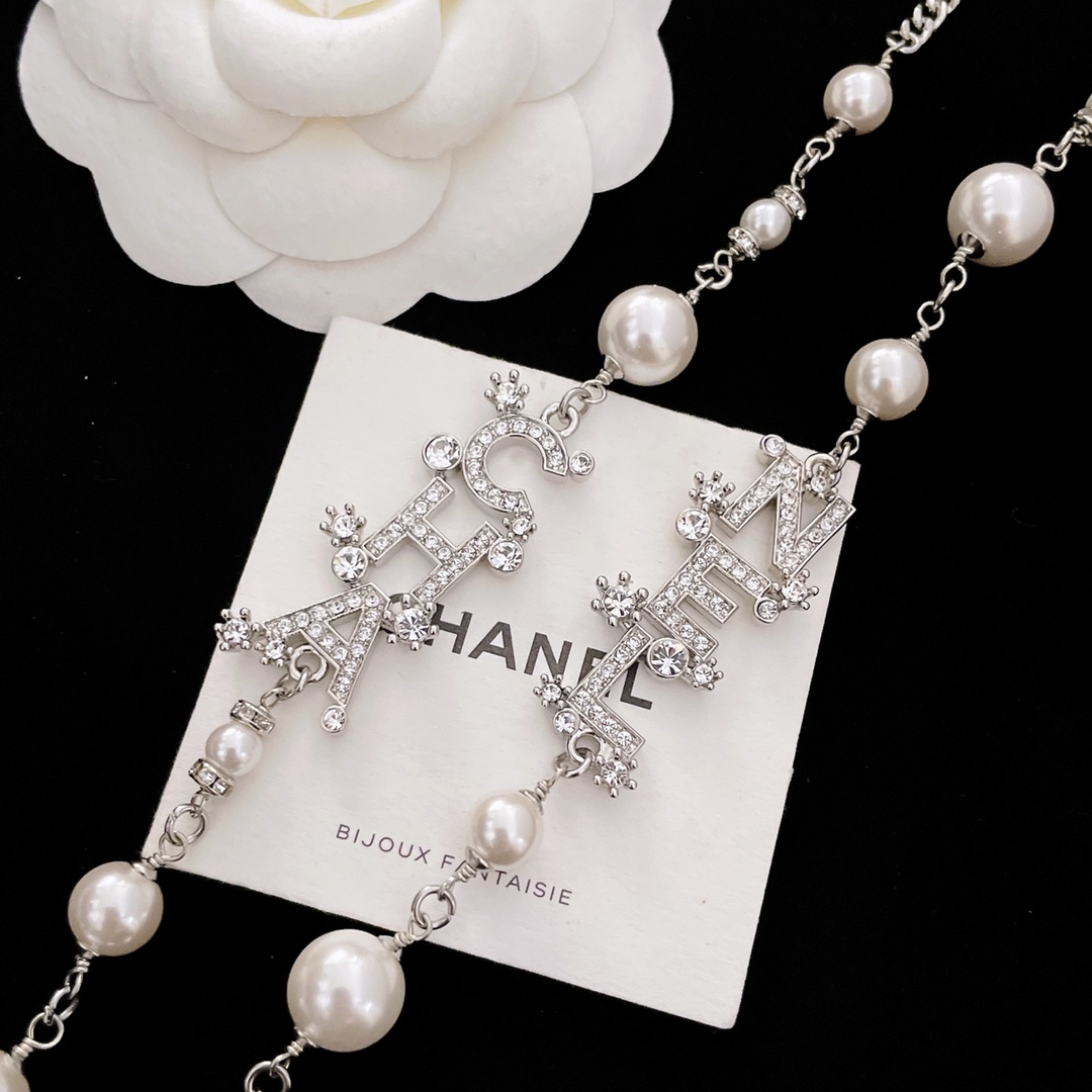CHANEL Женская цепочка-колье с жемчугом CHANEL Женская цепочка-колье с жемчугом