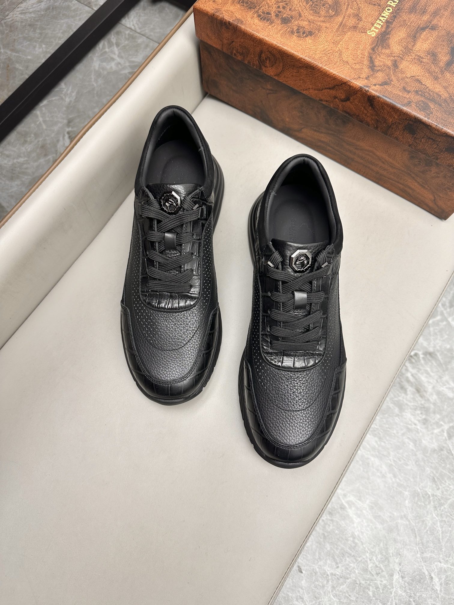 STEFANO RICCI Мужские кроссовки с крокодиловой отделкой STEFANO RICCI Мужские кроссовки с крокодиловой отделкой