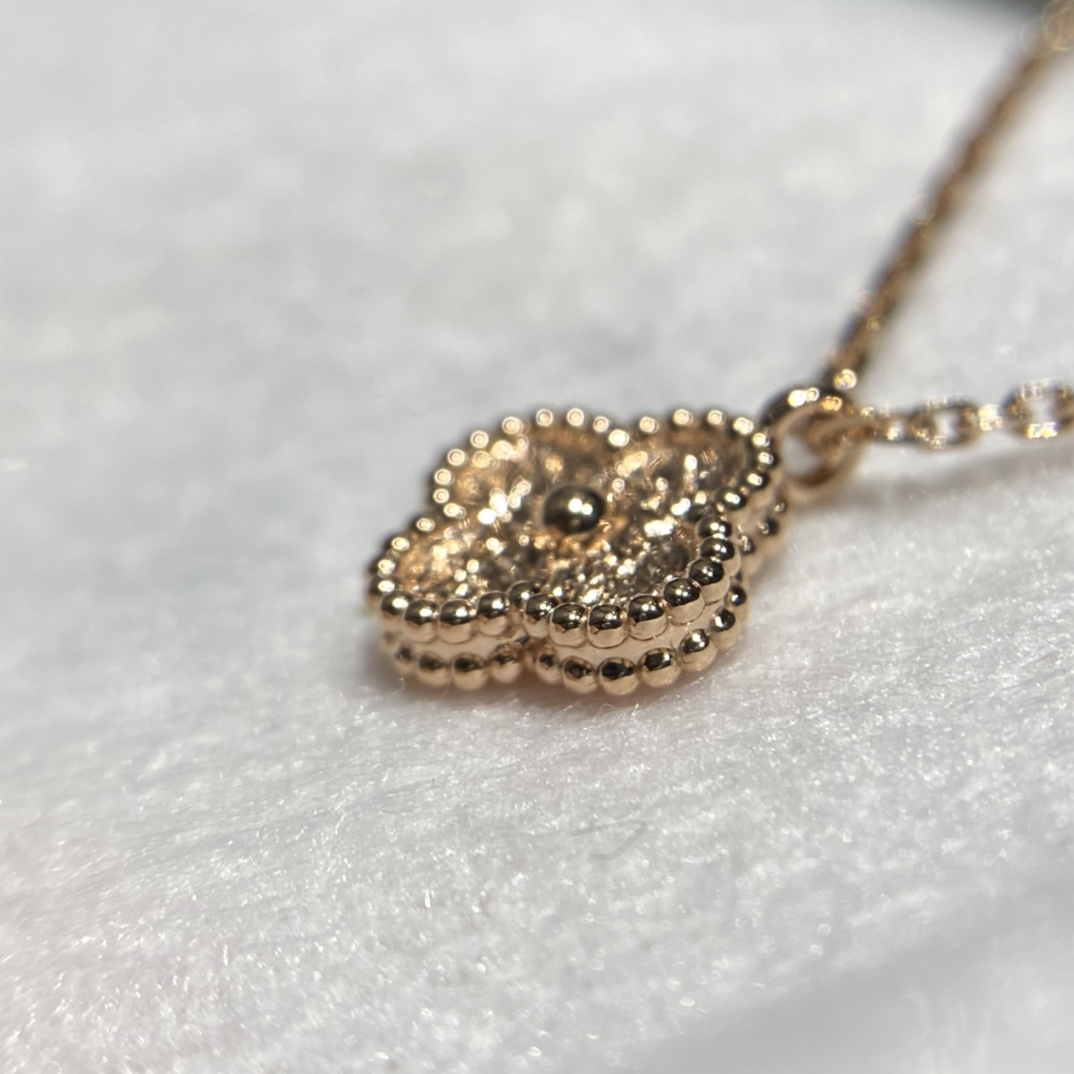 Van Cleef & Arpels Колье Sweet Alhambra розовое золото Van Cleef & Arpels Колье Sweet Alhambra розовое золото