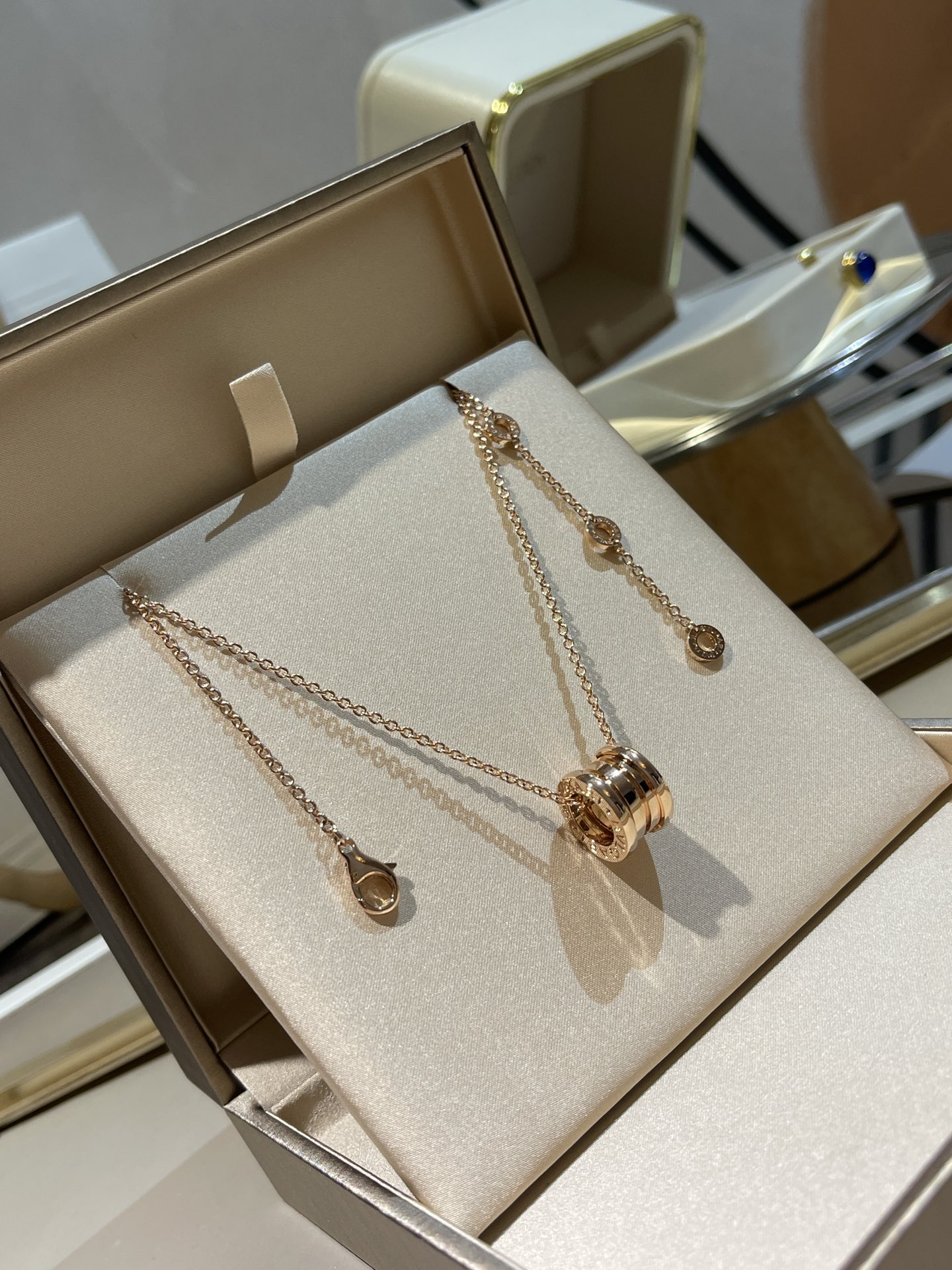 BVLGARI Женское колье B.ZERO 1 розовое золото BVLGARI Женское колье B.ZERO 1 розовое золото