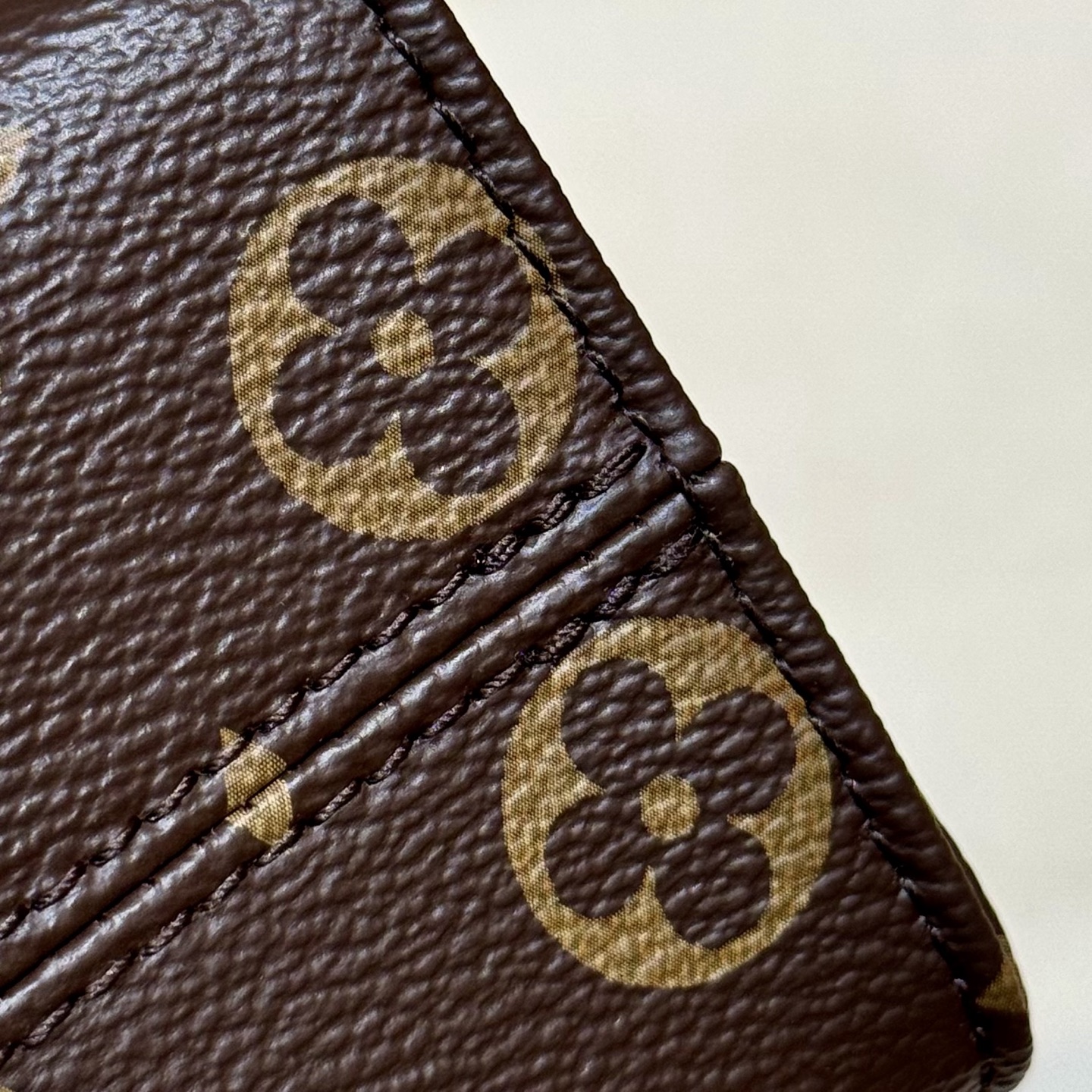 LOUIS VUITTON Женская сумка On The Go BB LOUIS VUITTON Женская сумка On The Go BB