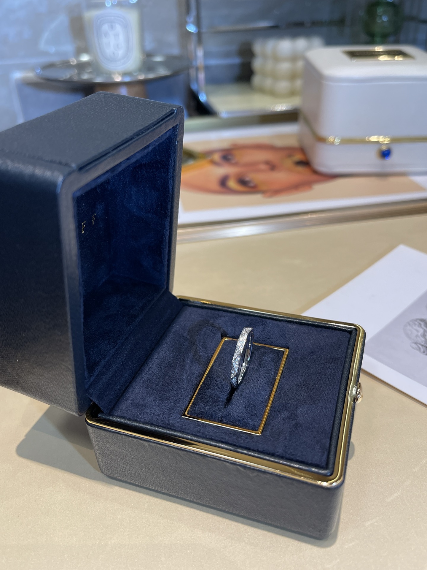 GRAFF Кольцо из белого золота и бриллиантов GRAFF Кольцо из белого золота и бриллиантов