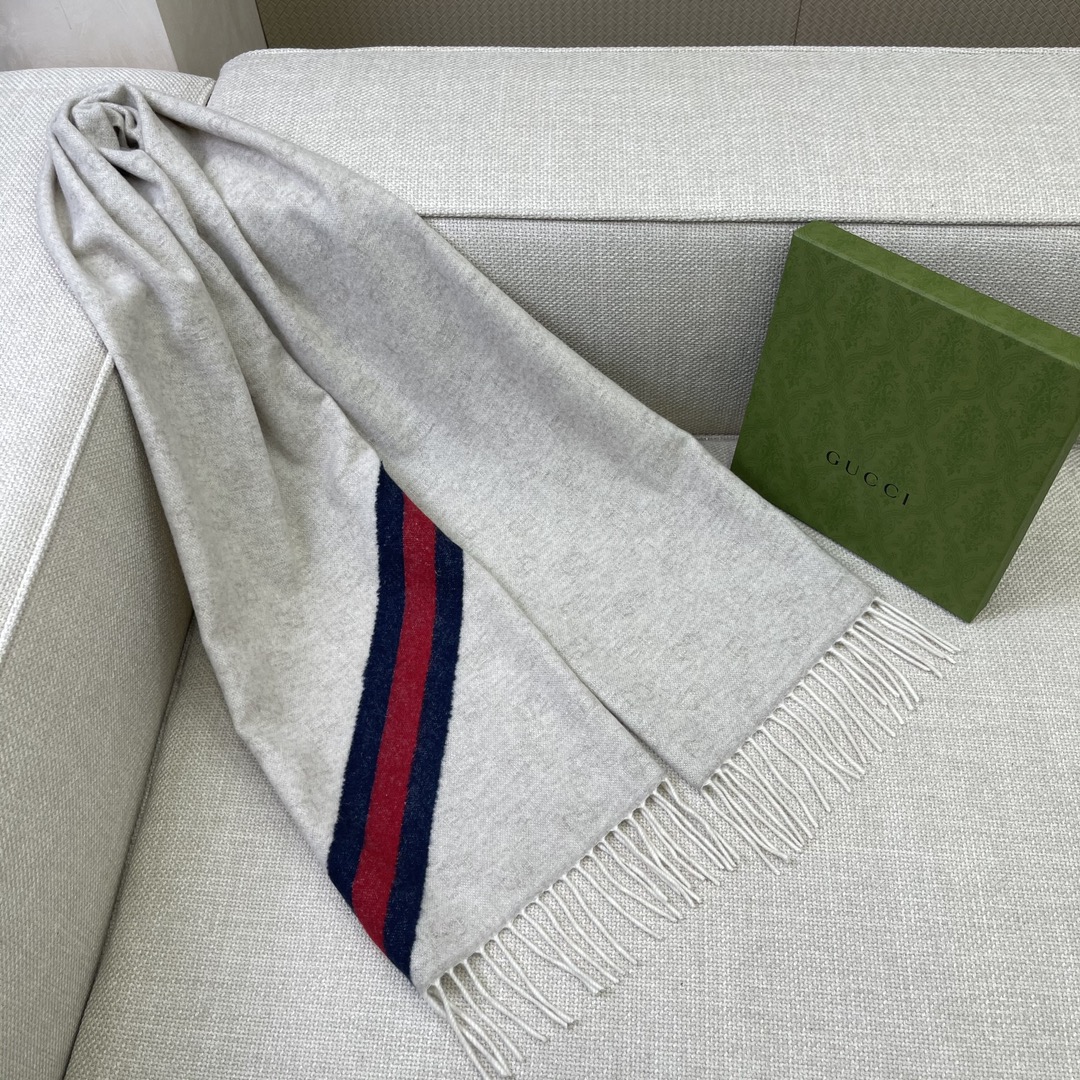 GUCCI Женский шарф из шерсти GUCCI Женский шарф из шерсти