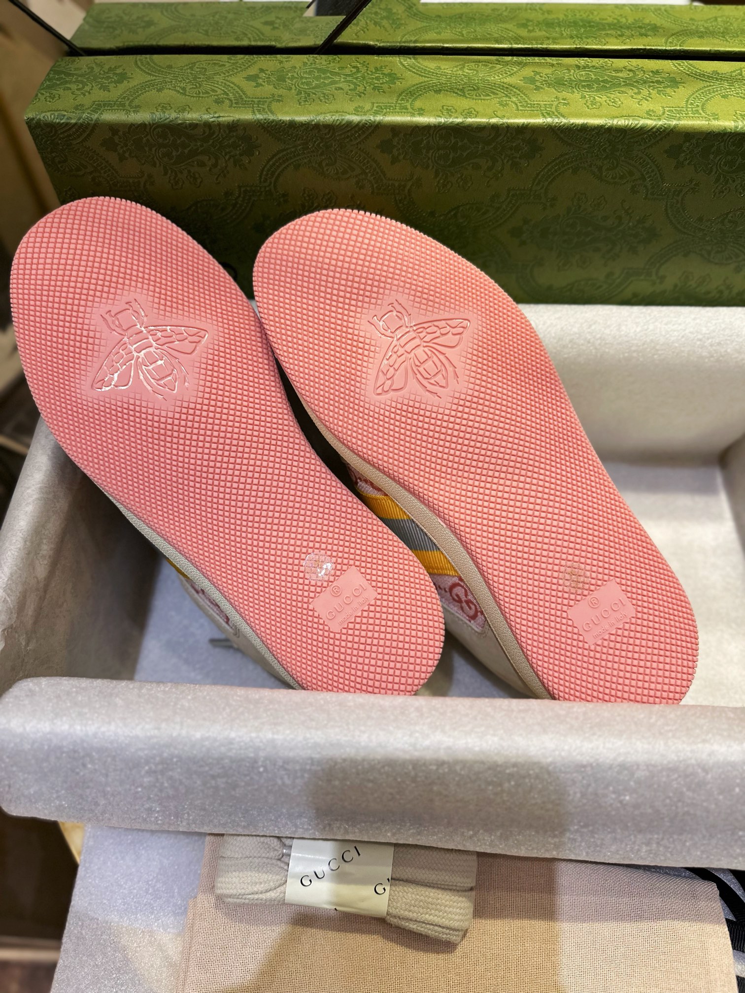 GUCCI Женские кроссовки Screener GUCCI Женские кроссовки Screener