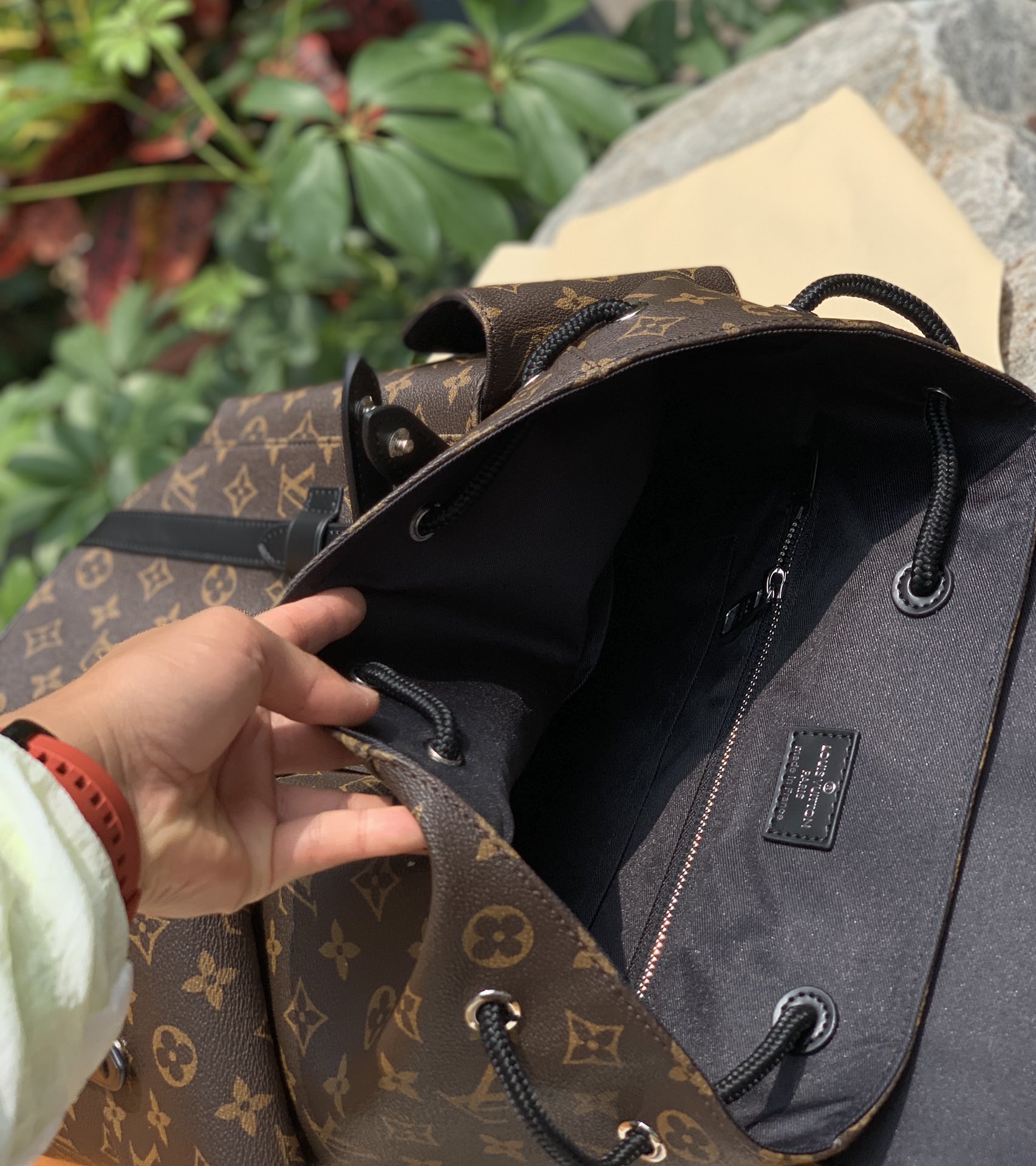 LOUIS VUITTON Мужской рюкзак Christopher MM с ремешками LOUIS VUITTON Мужской рюкзак Christopher MM с ремешками