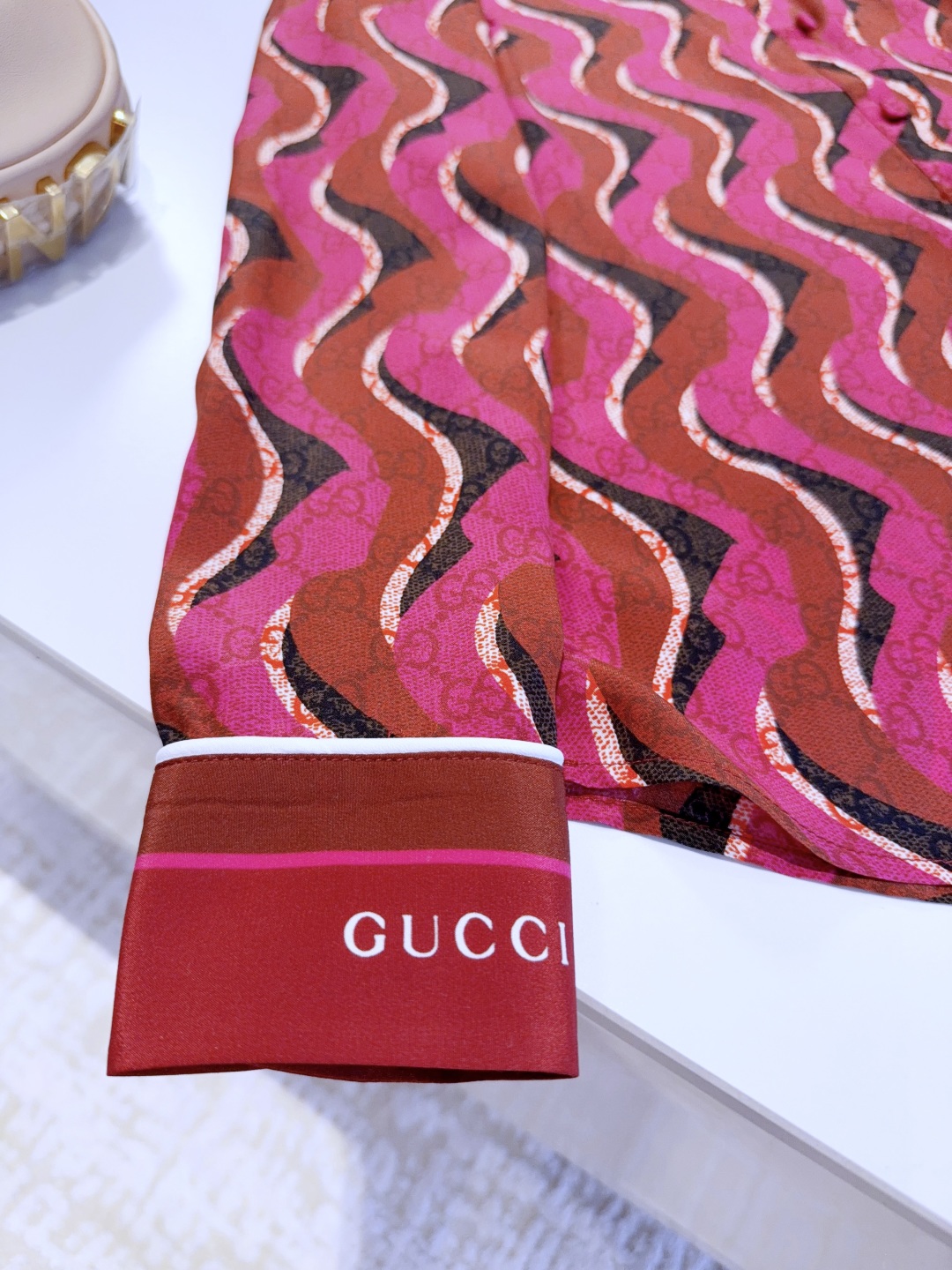 GUCCI Женская шелковая рубашка GUCCI Женская шелковая рубашка