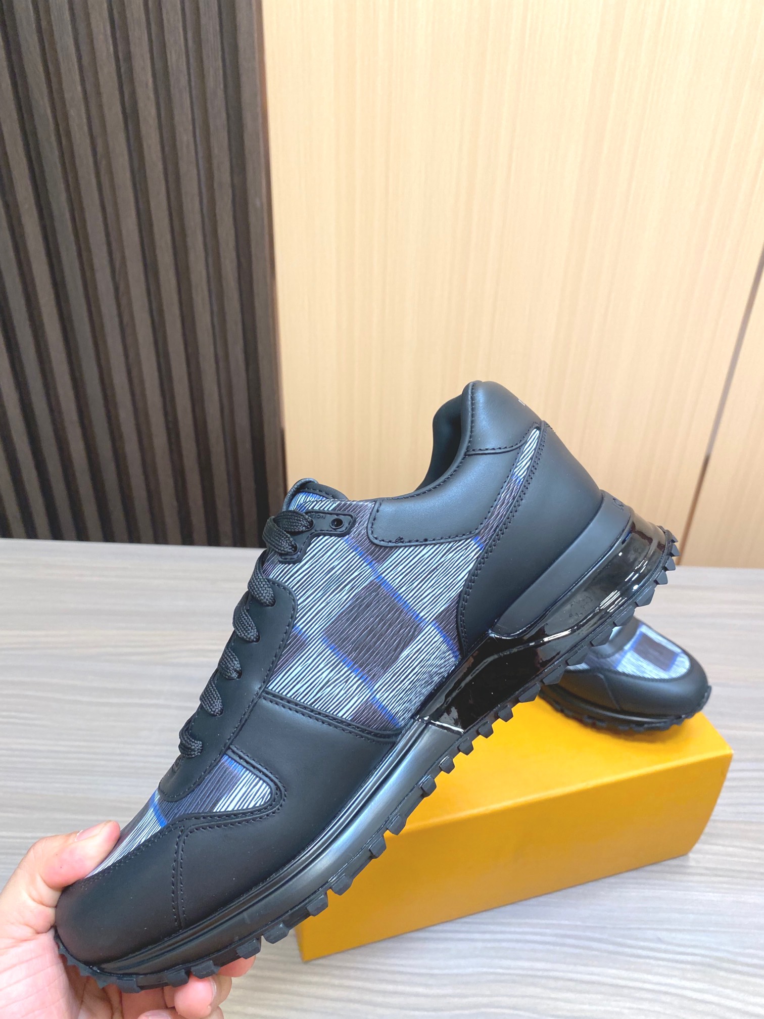 LOUIS VUITTON Мужские кроссовки LOUIS VUITTON Мужские кроссовки