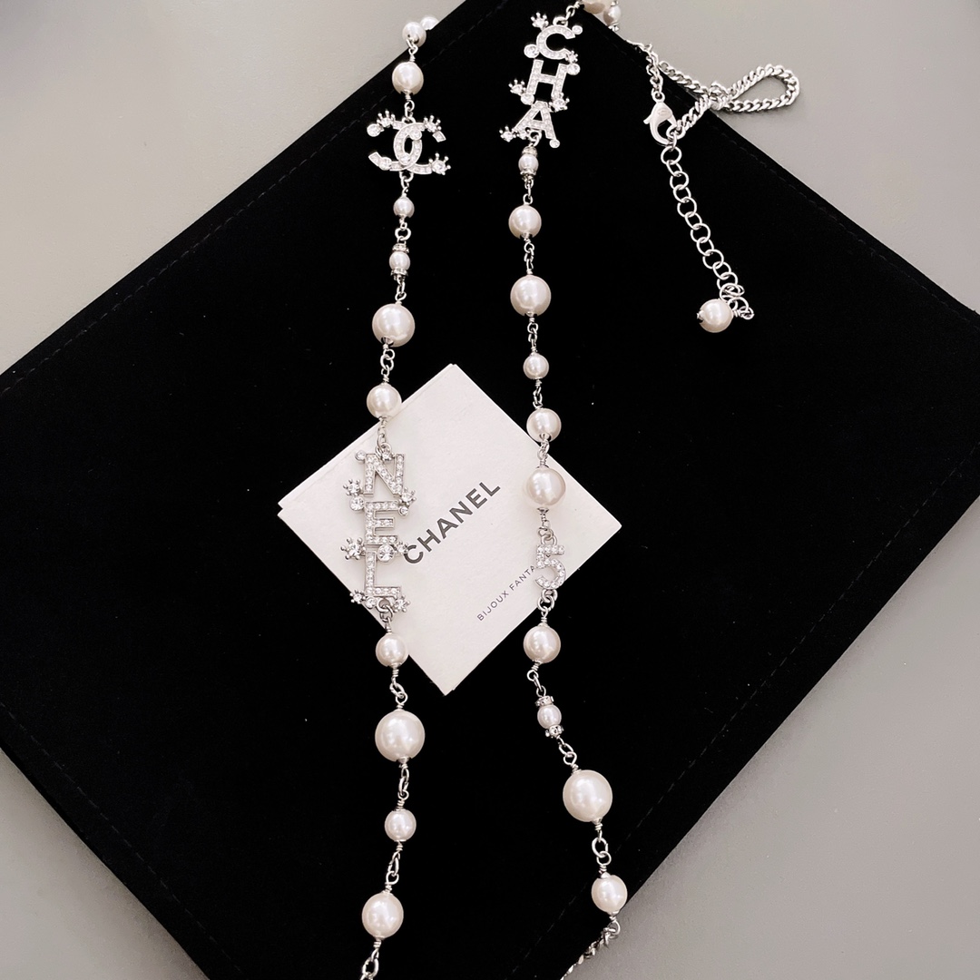 CHANEL Женская цепочка-колье с жемчугом CHANEL Женская цепочка-колье с жемчугом