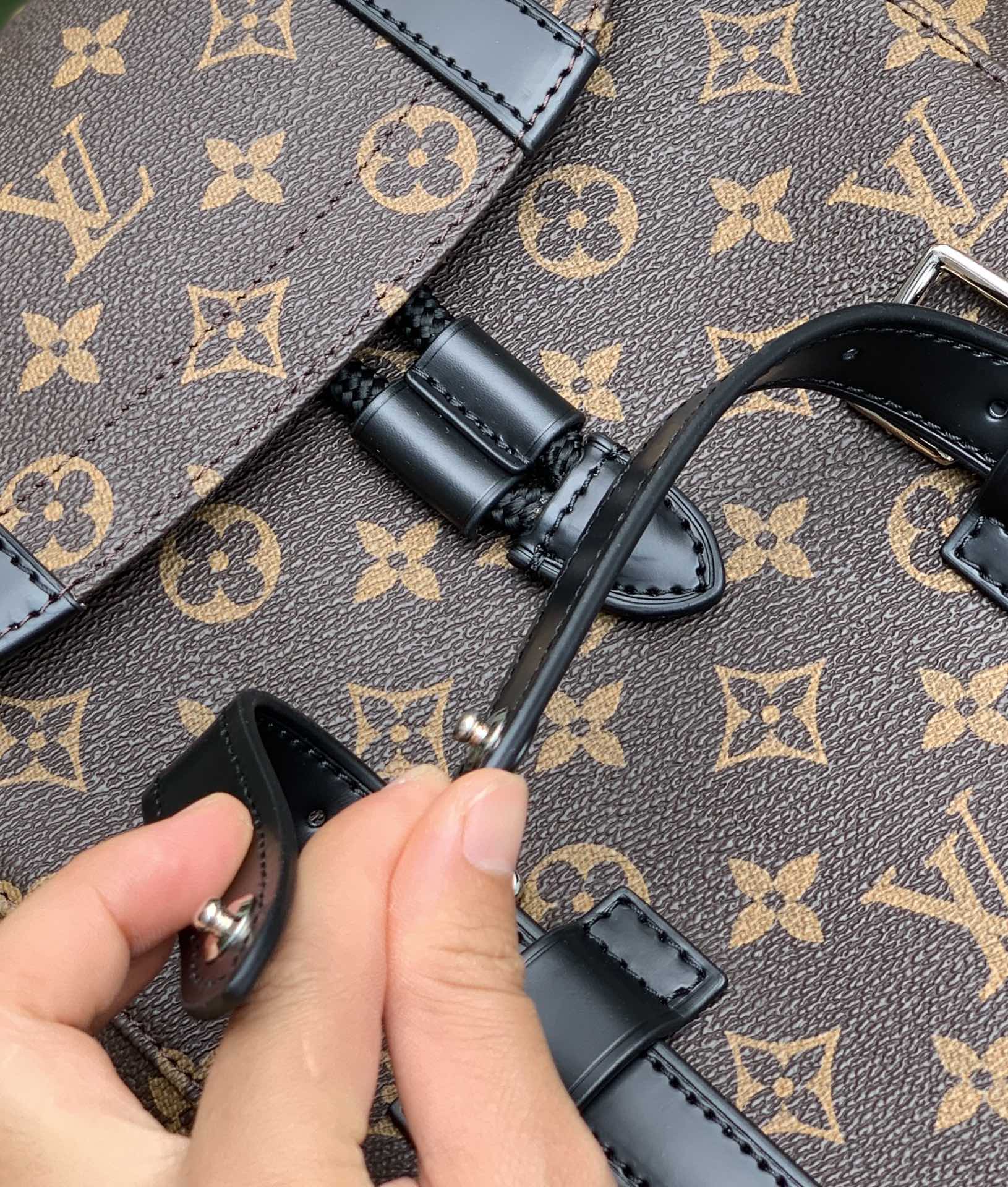 LOUIS VUITTON Мужской рюкзак Christopher MM с ремешками LOUIS VUITTON Мужской рюкзак Christopher MM с ремешками