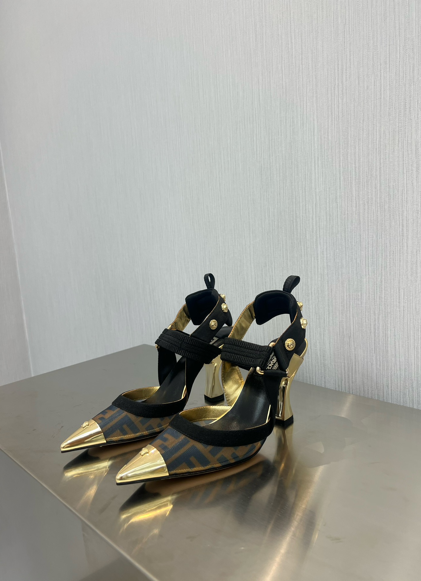 FENDI Женские туфли FENDI Женские туфли