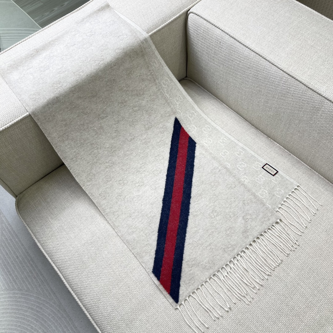 GUCCI Женский шарф из шерсти GUCCI Женский шарф из шерсти